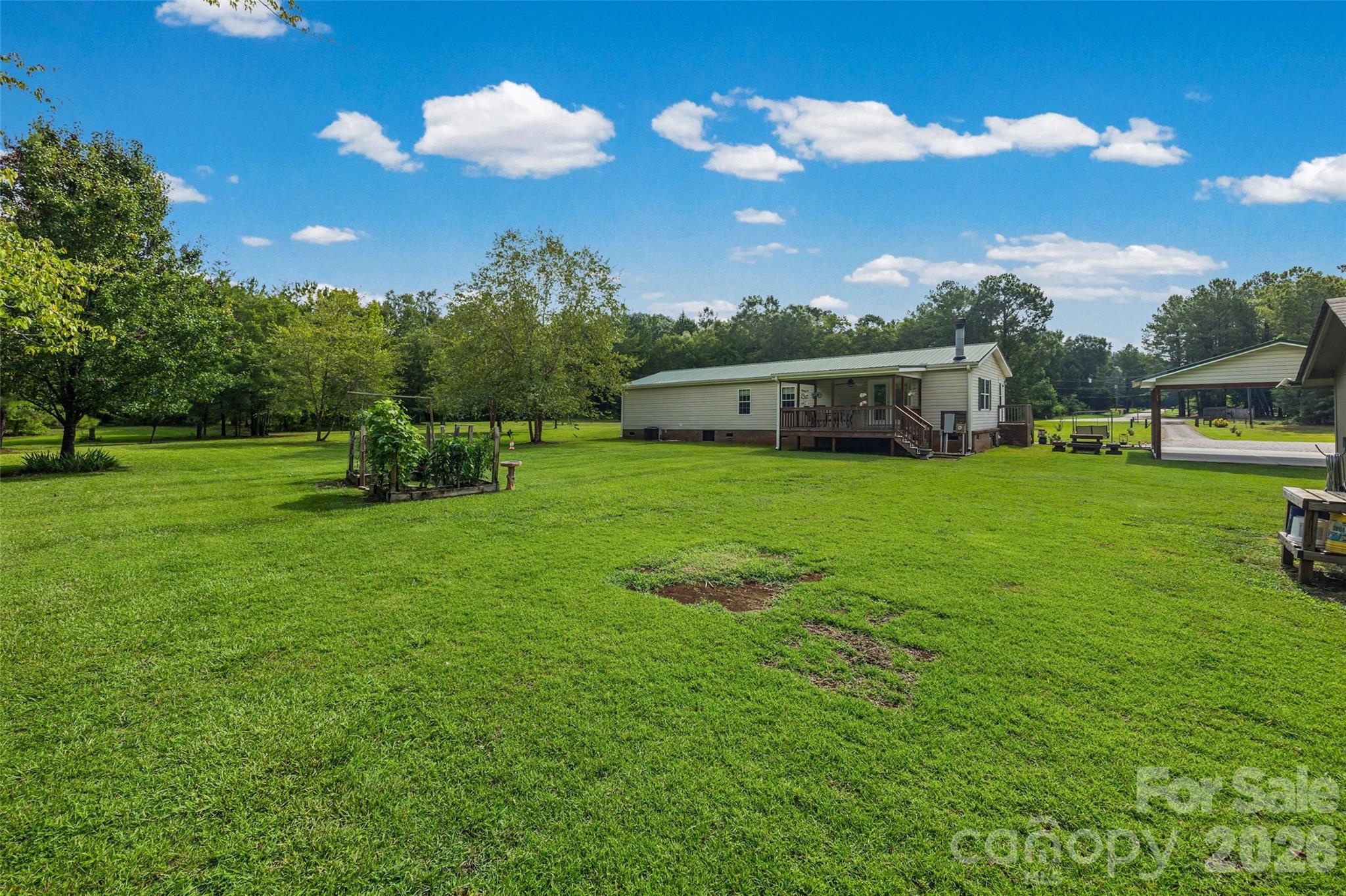 main property photo 28