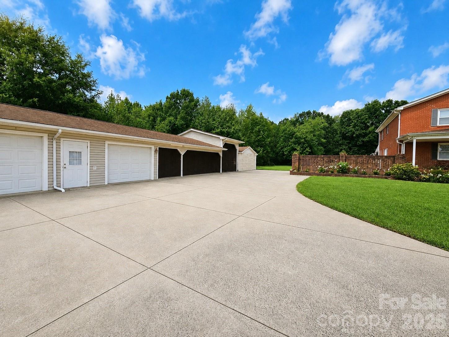 main property photo 40