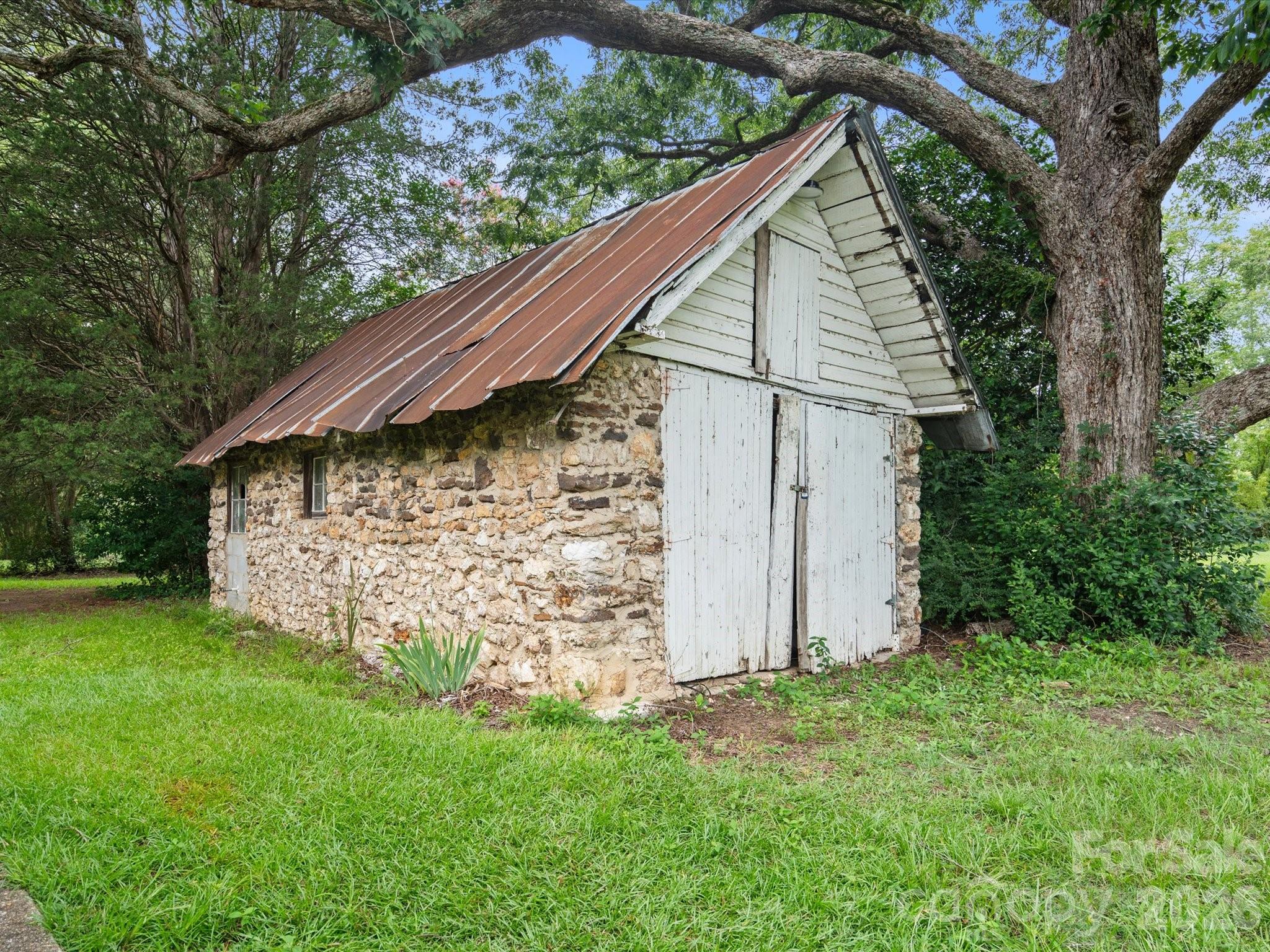main property photo 31