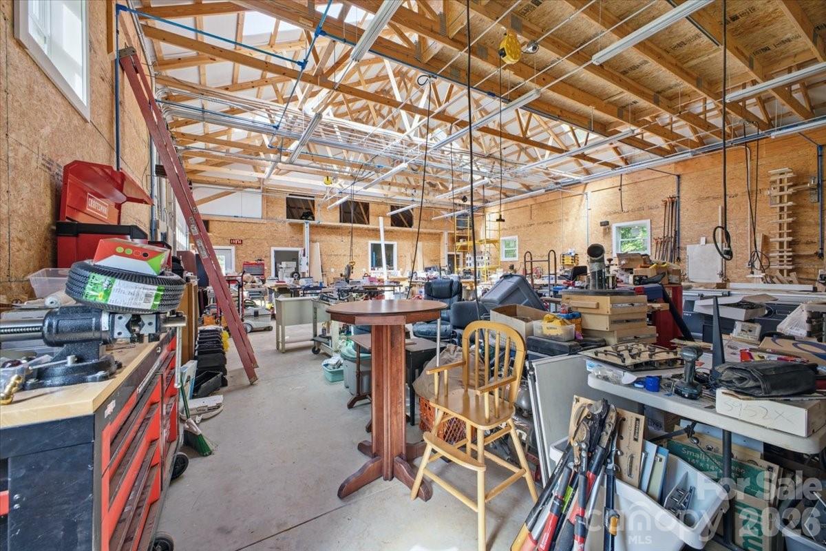main property photo 40