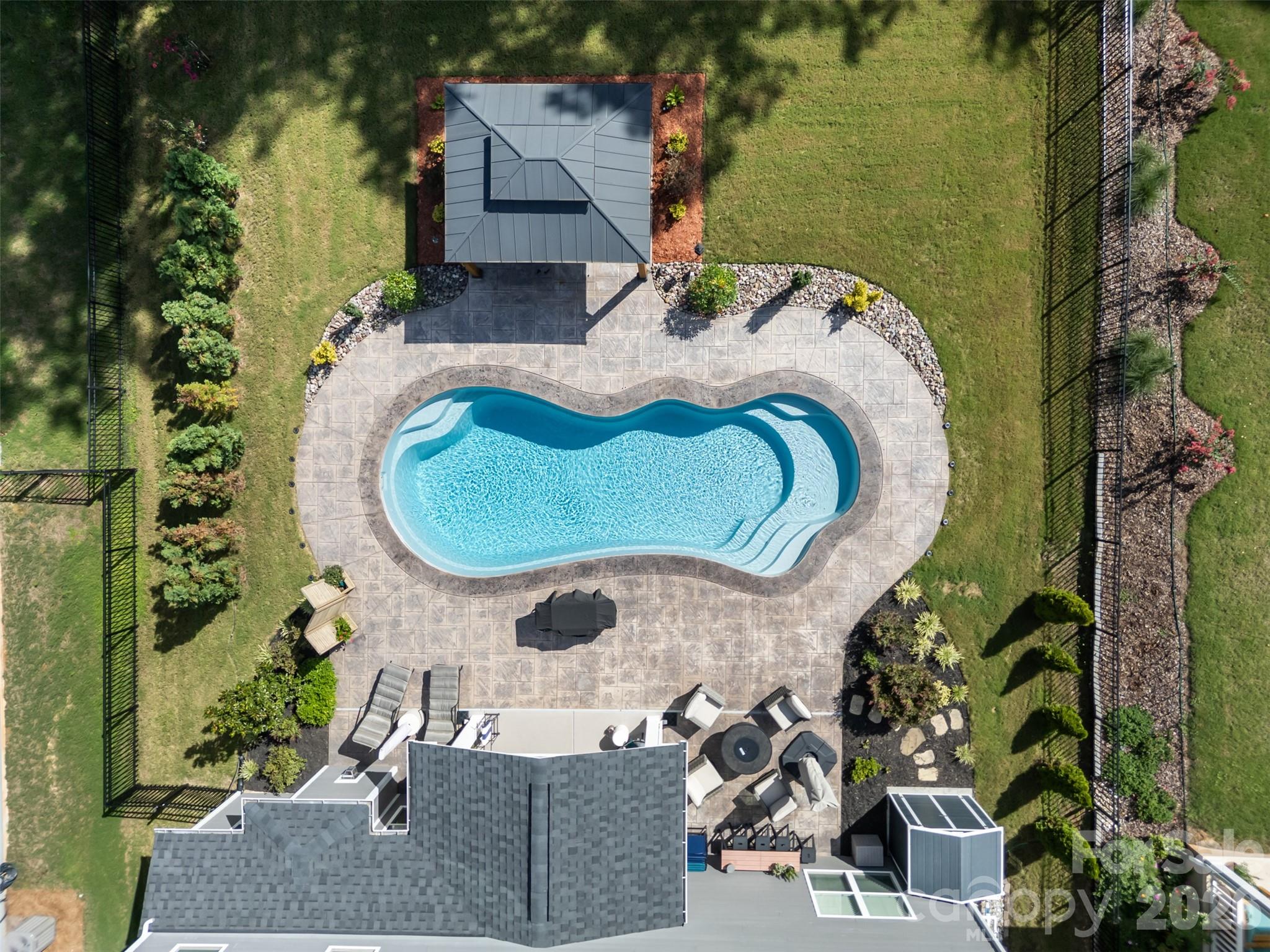 main property photo 40