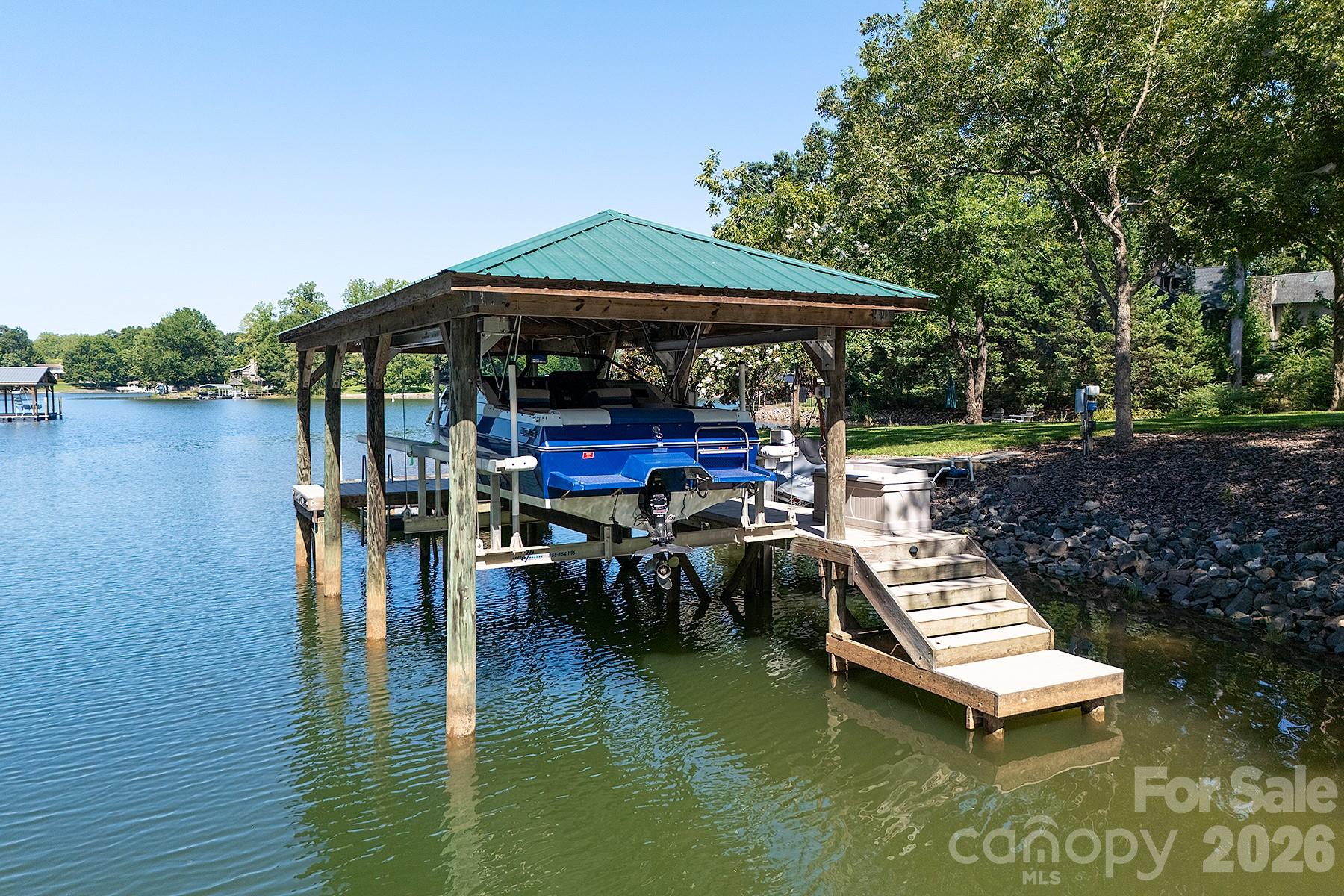 main property photo 28