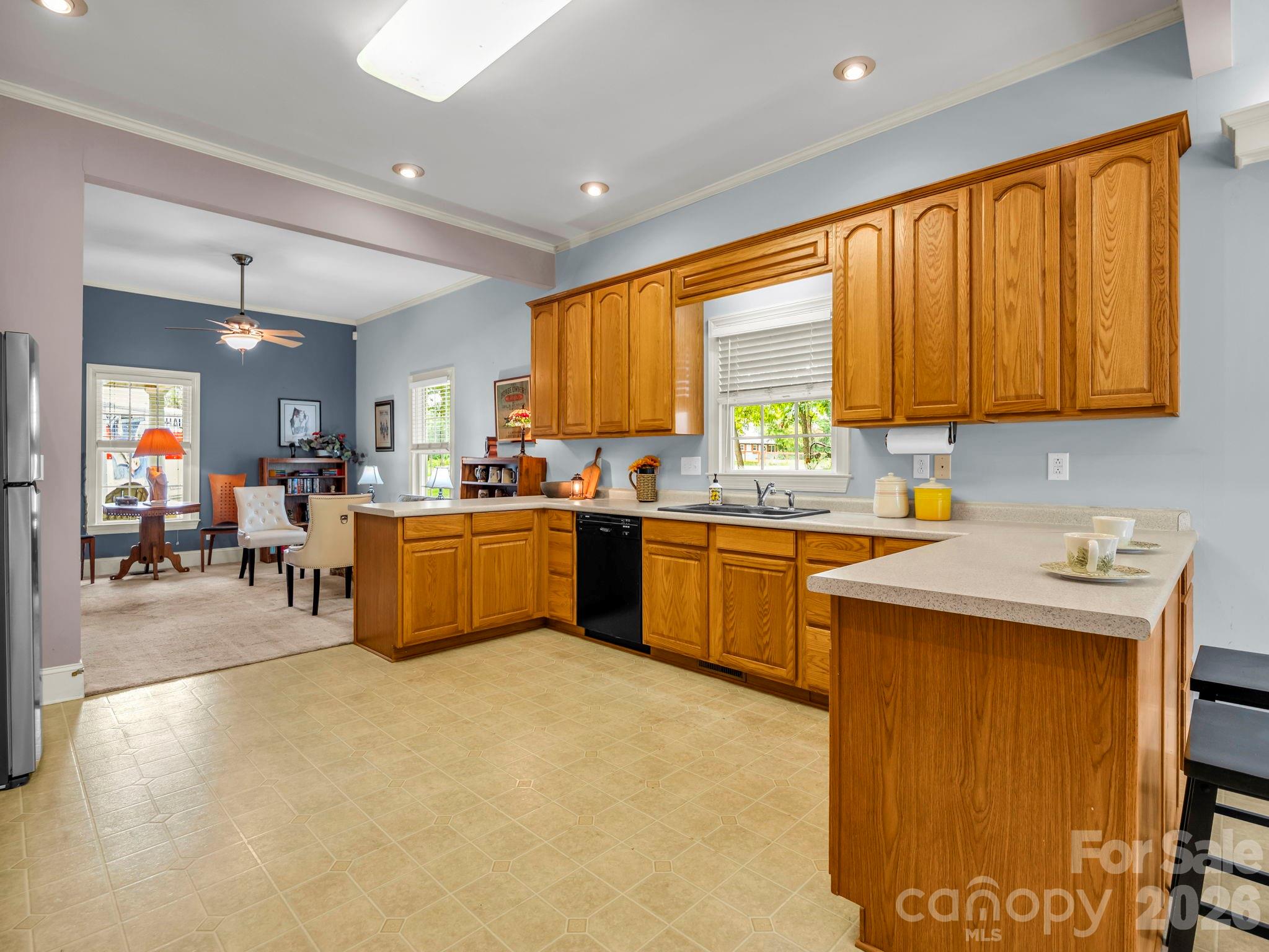 main property photo 13