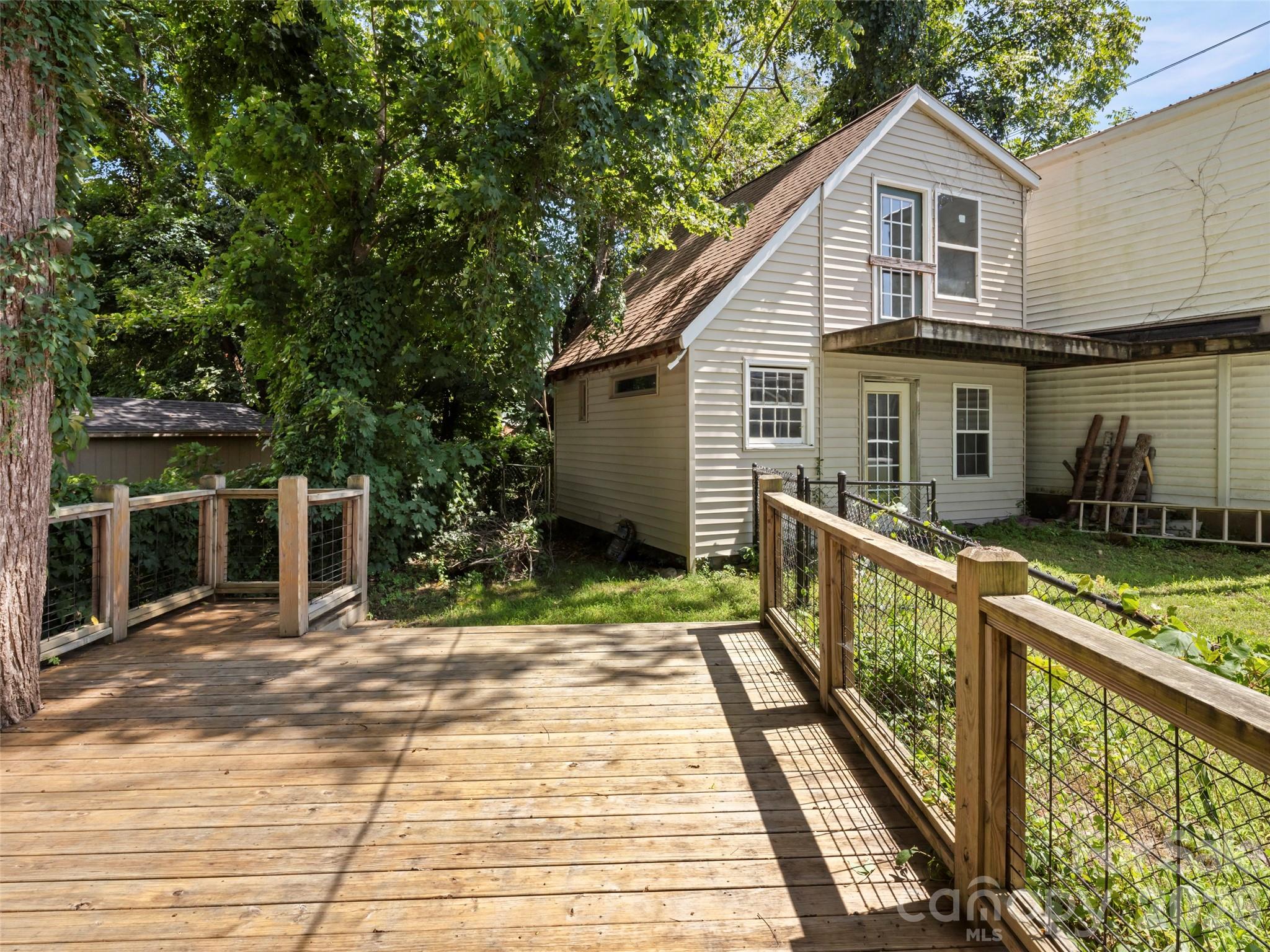 main property photo 17
