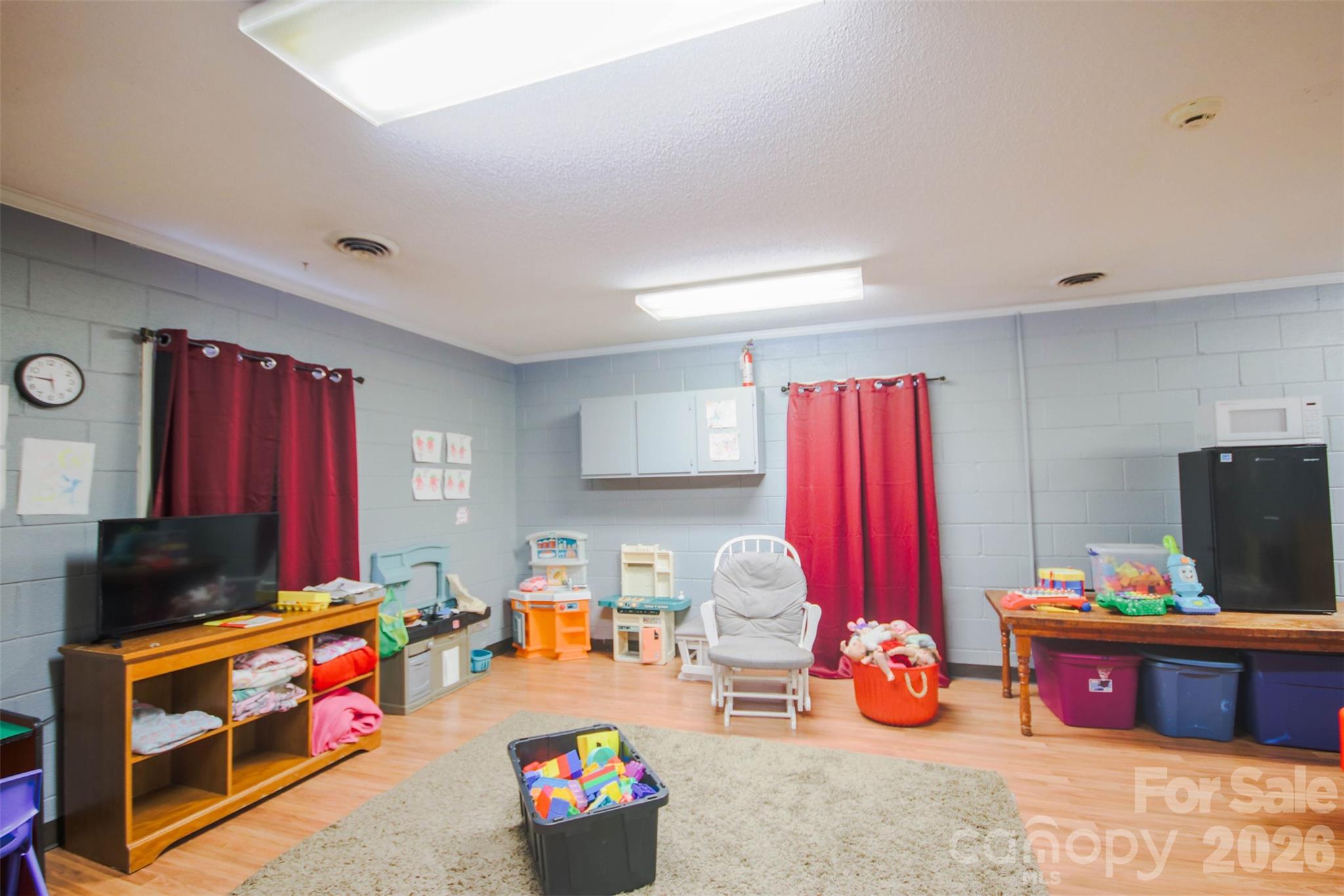 main property photo 11