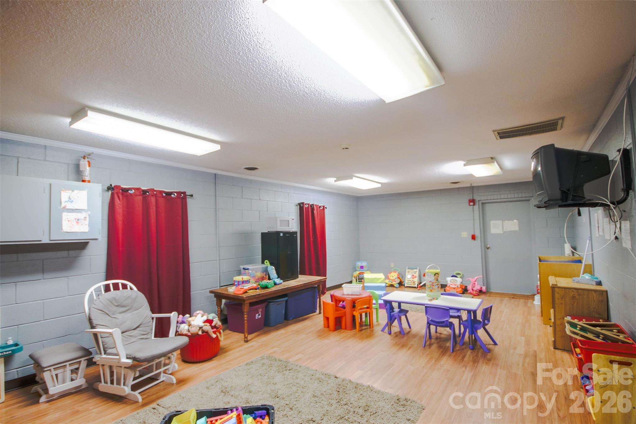 main property photo 12