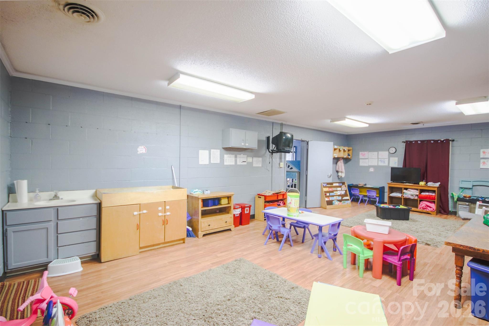 main property photo 14