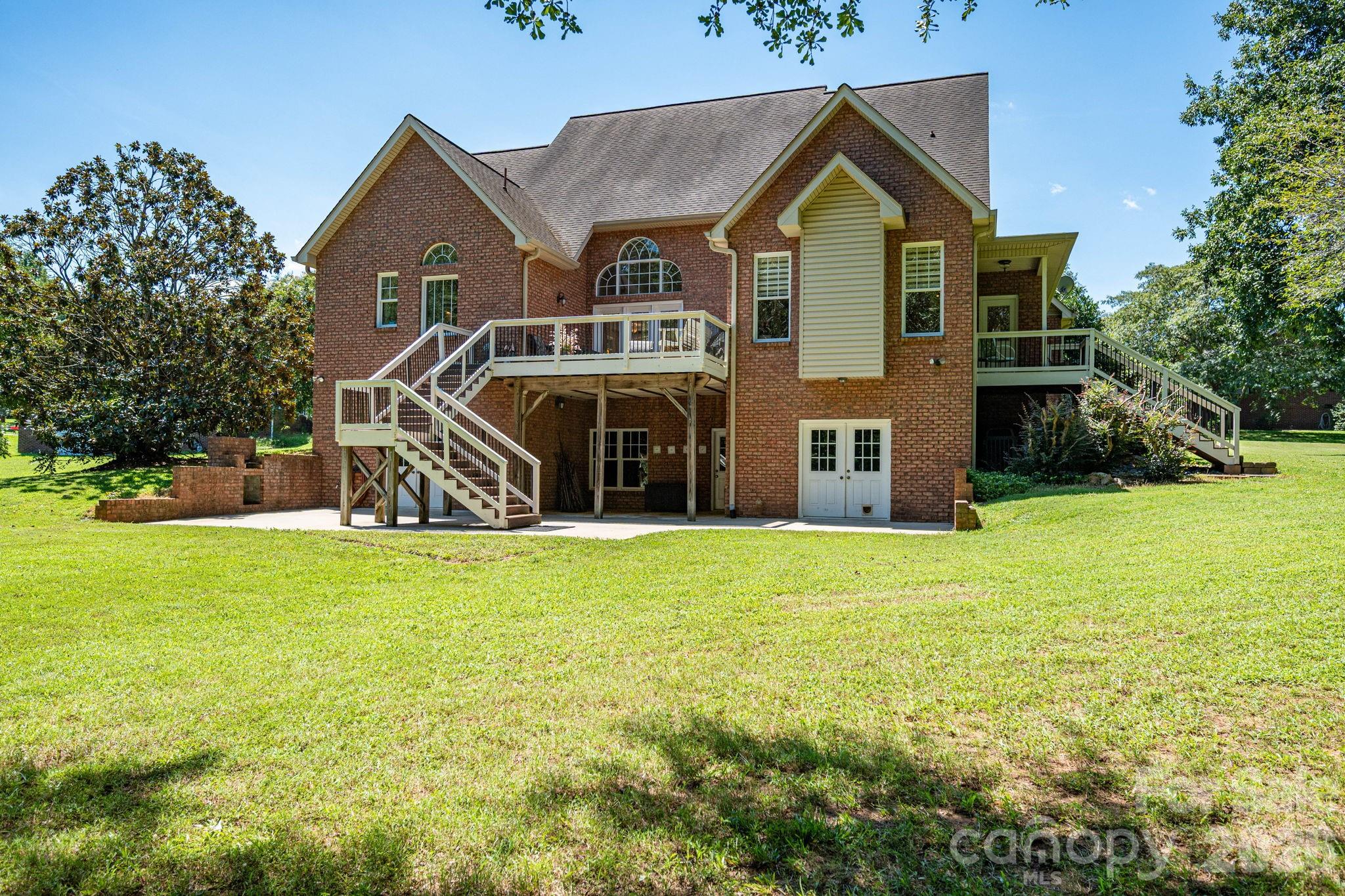 main property photo 37
