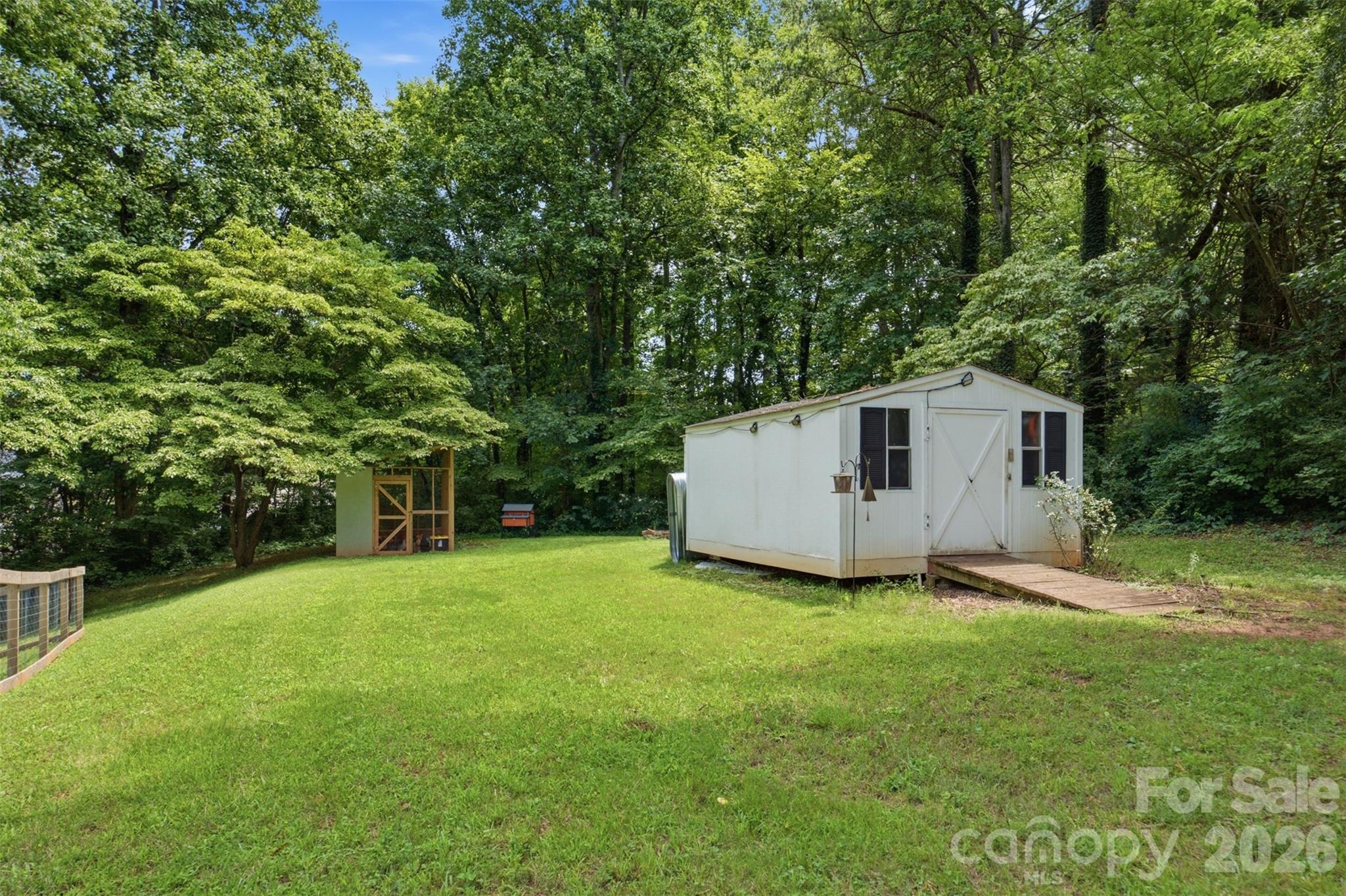 main property photo 32