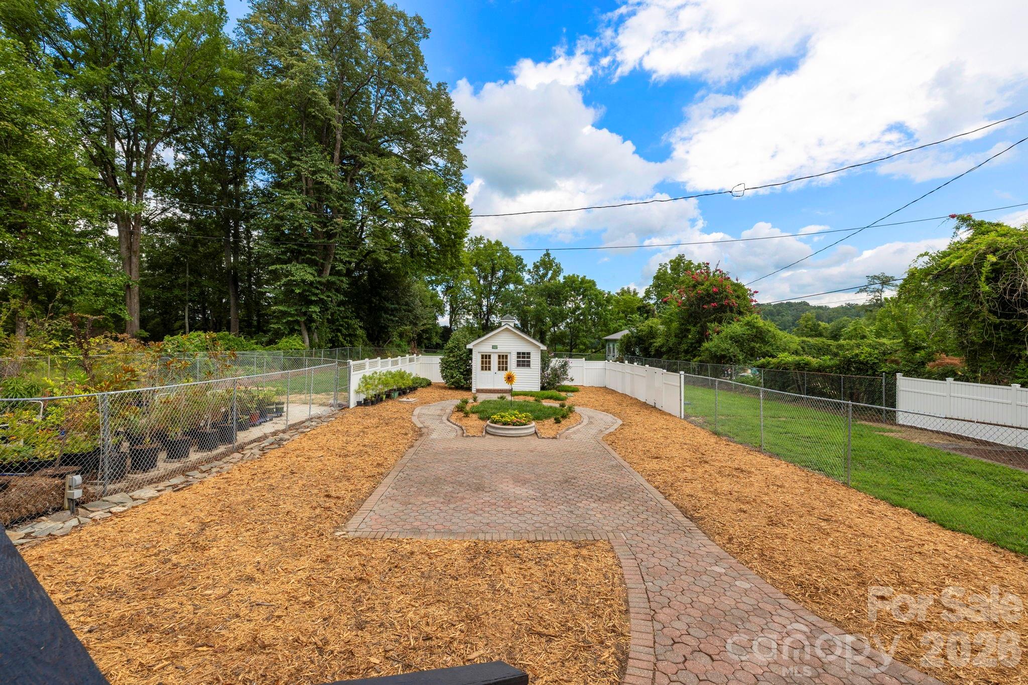 main property photo 10