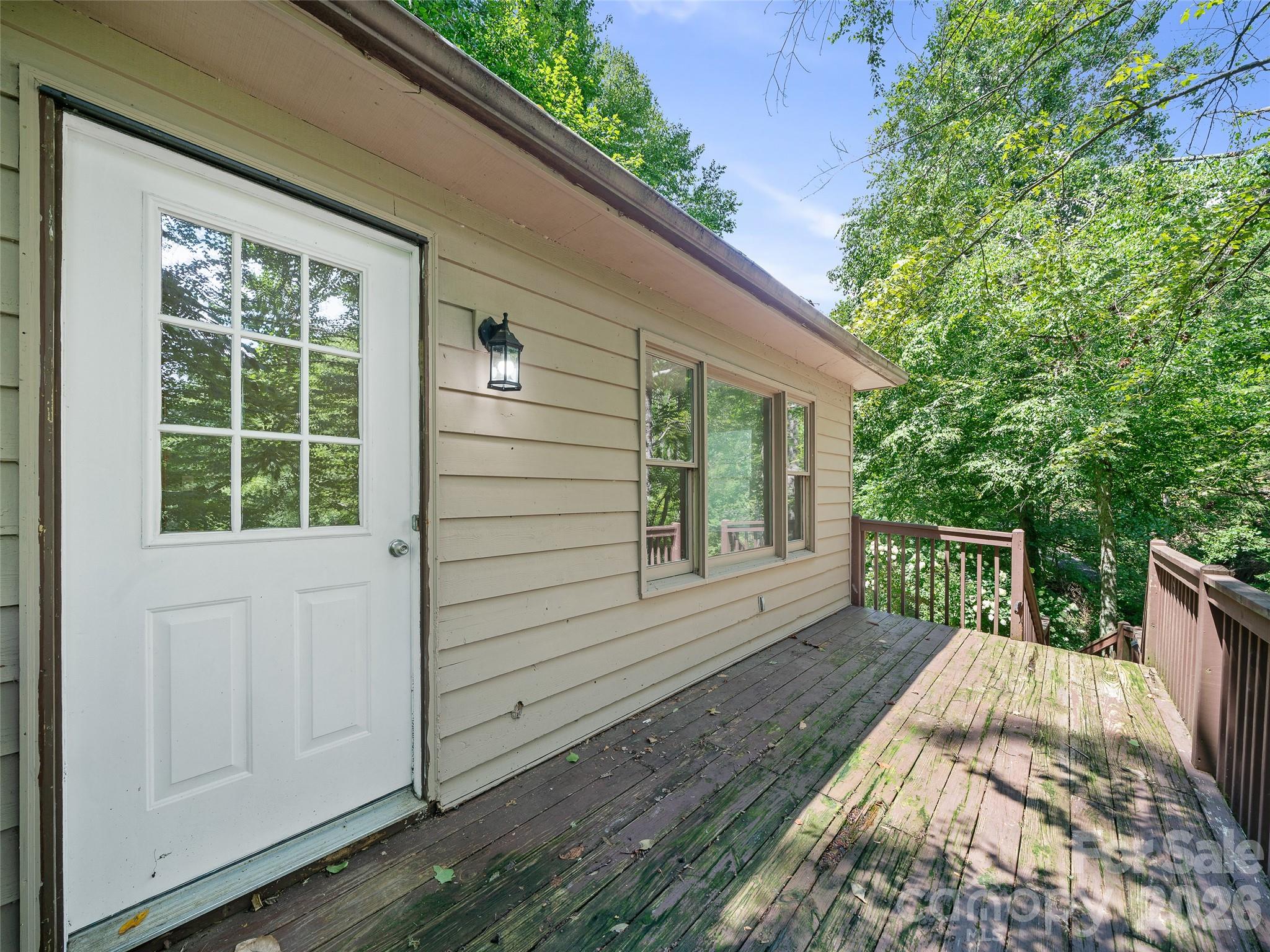 main property photo 28