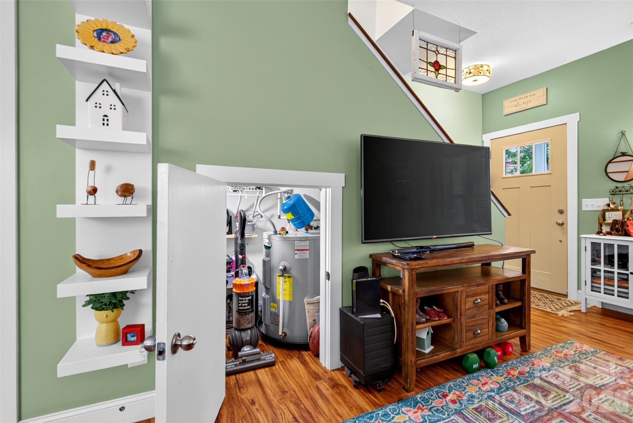 main property photo 5