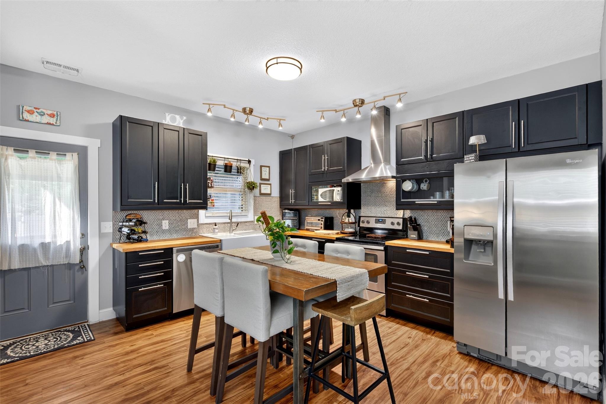 main property photo 8
