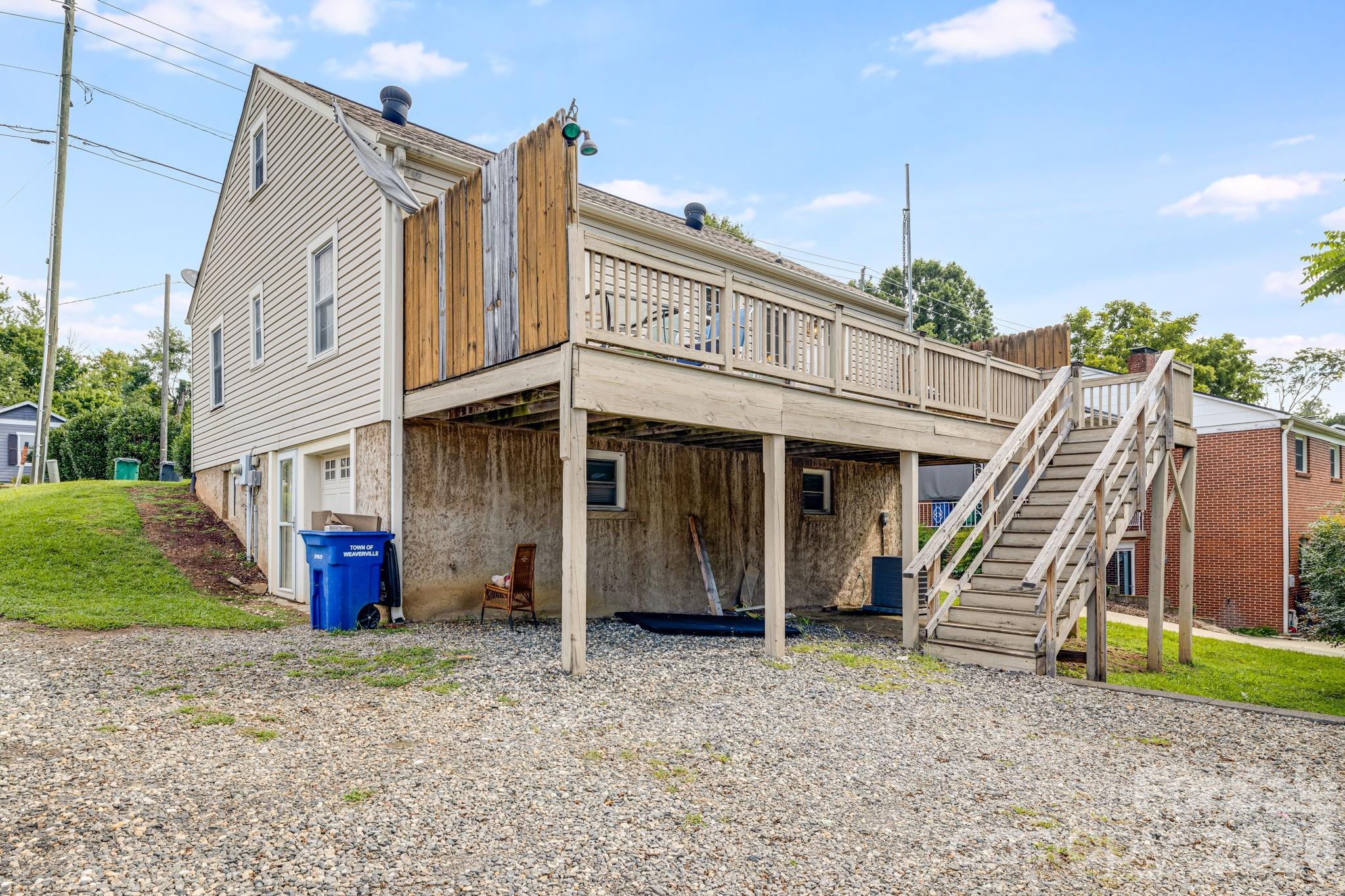 main property photo 40