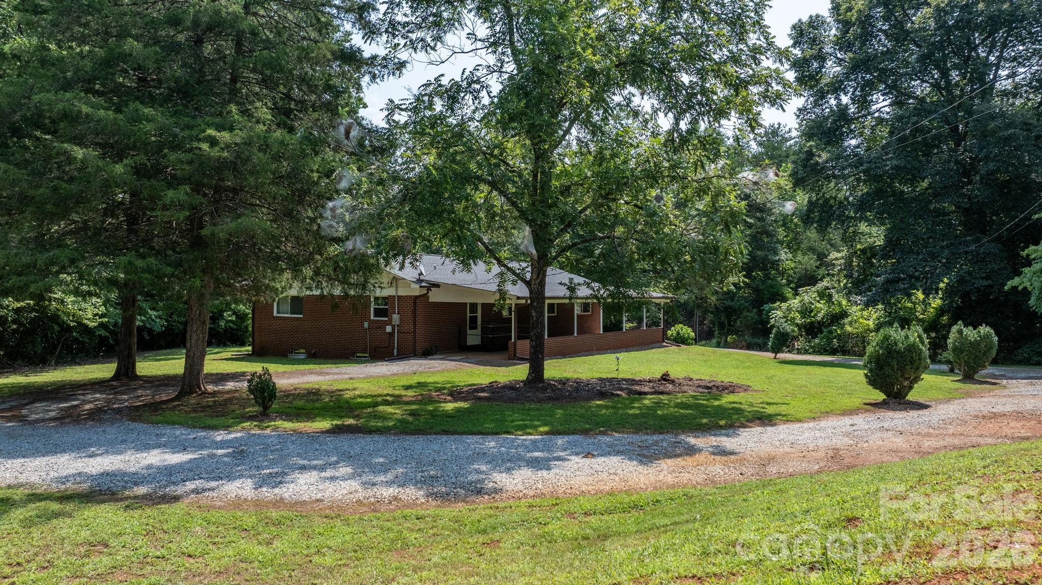 main property photo 28