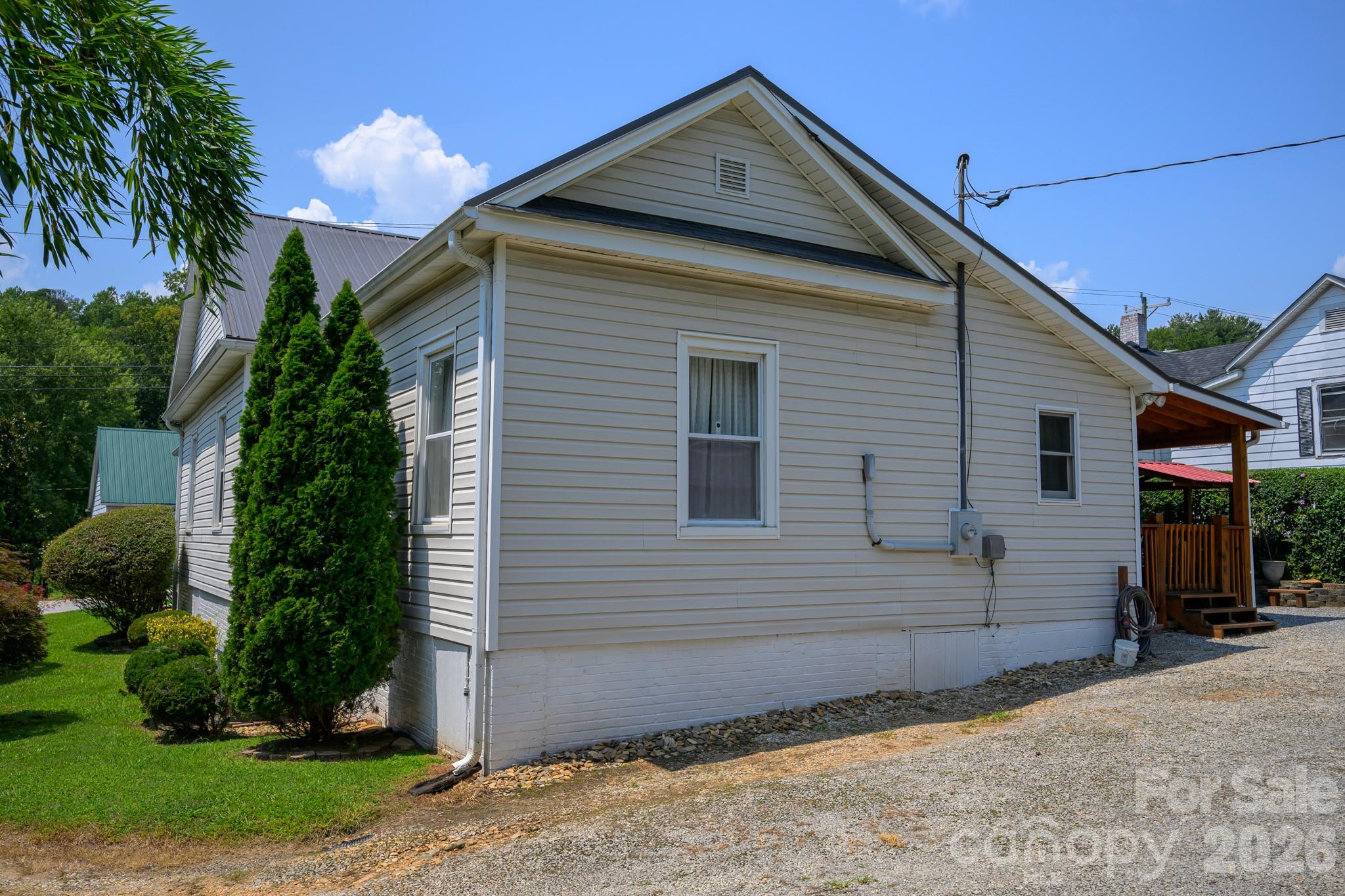 main property photo 13