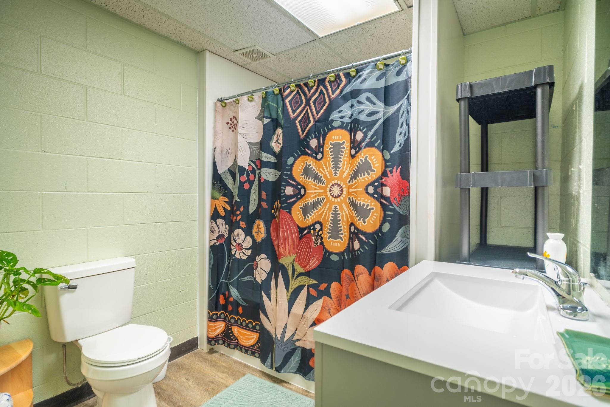 main property photo 13