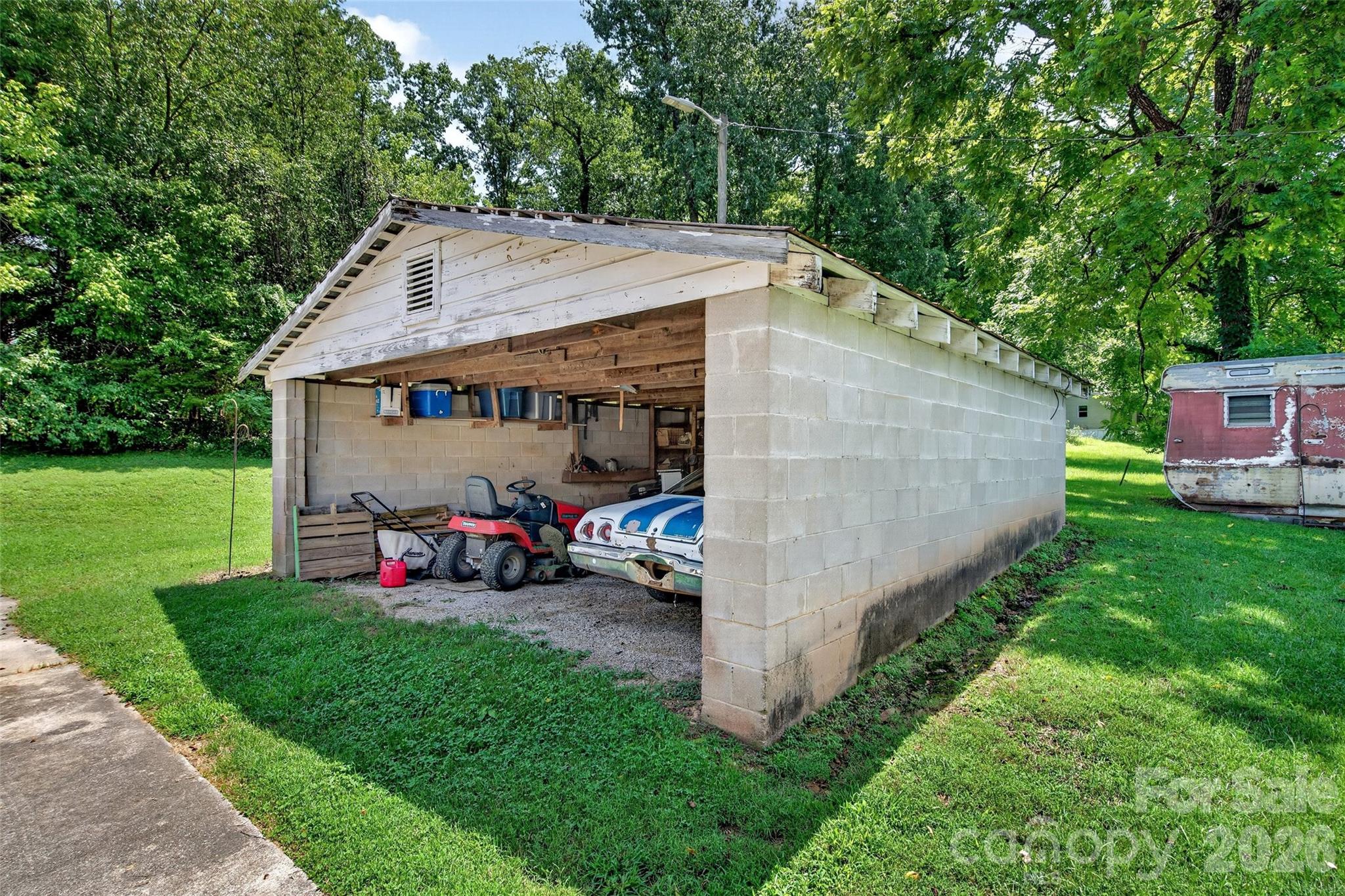 main property photo 27