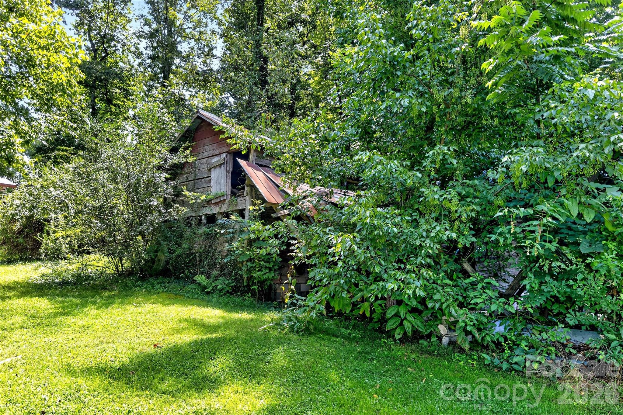 main property photo 28