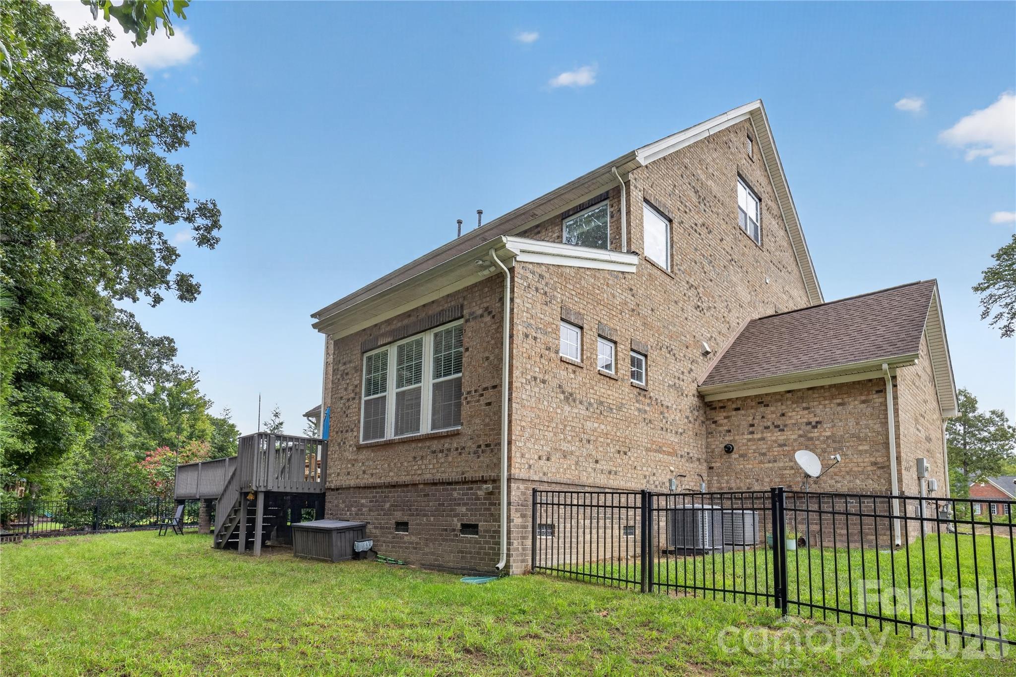main property photo 34