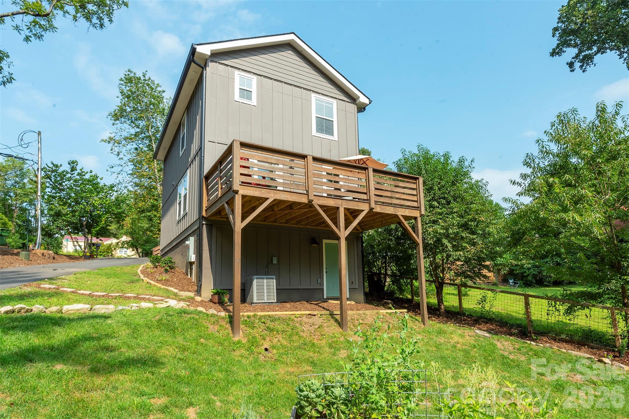 main property photo 31
