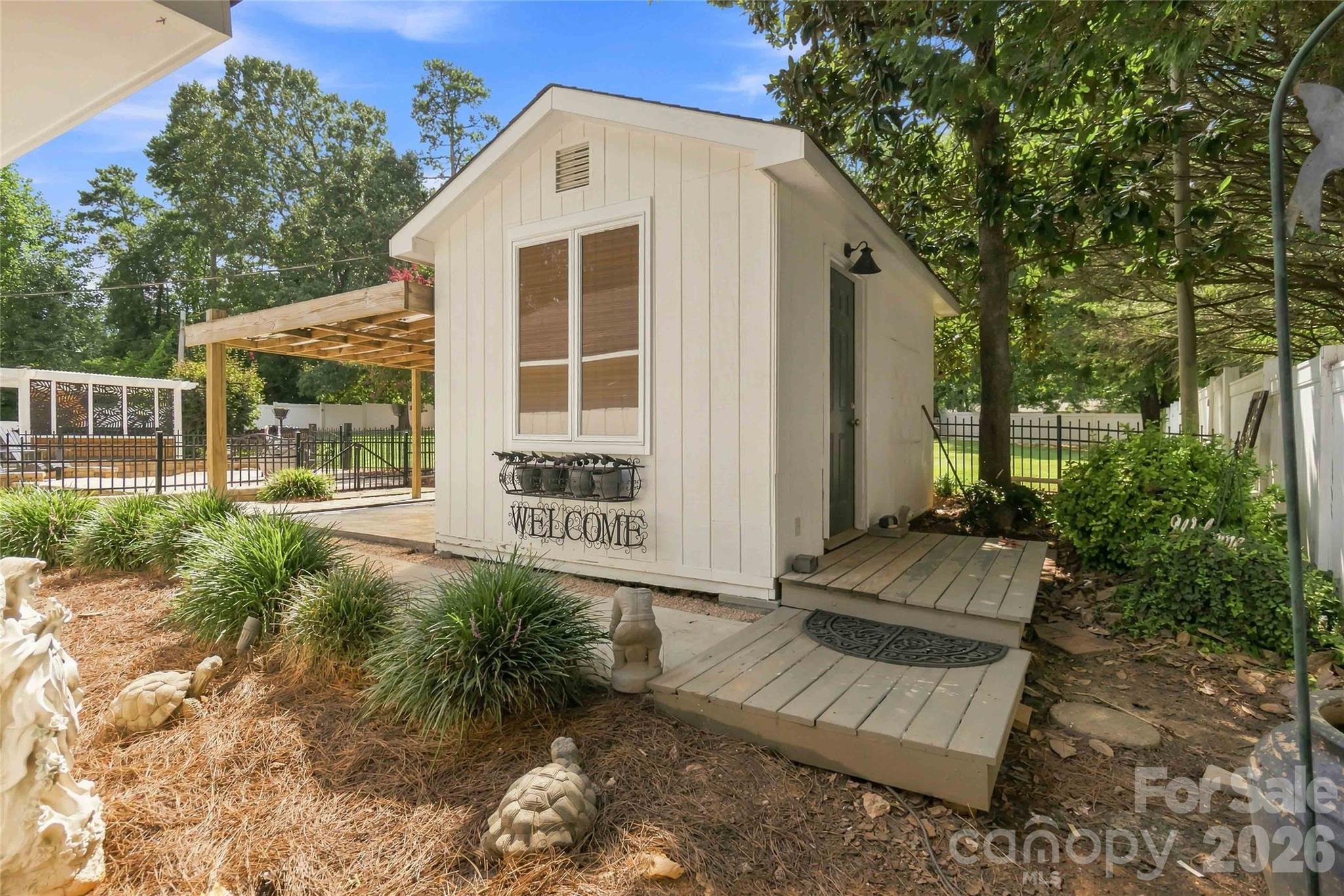 main property photo 40