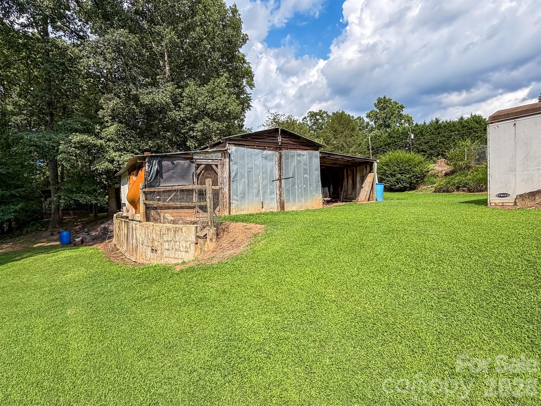 main property photo 40