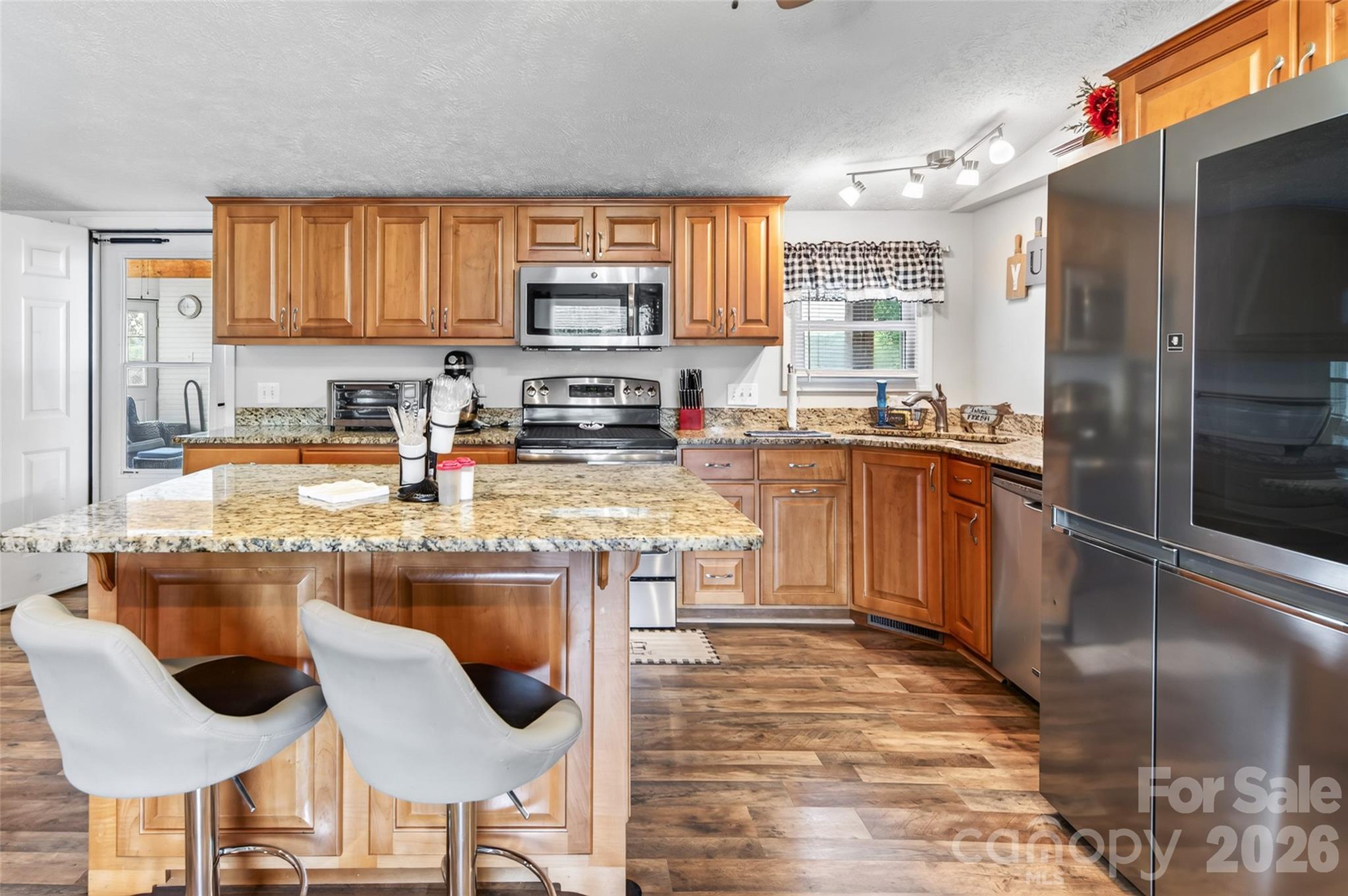 main property photo 23