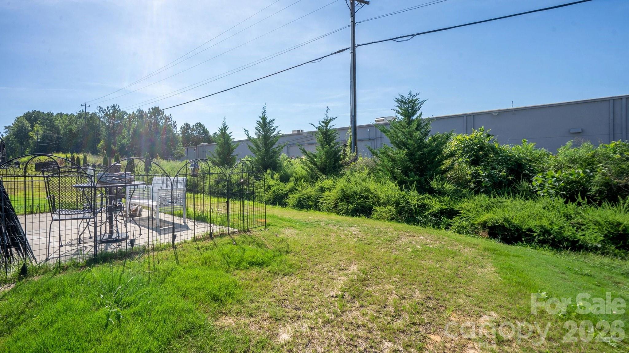 main property photo 10