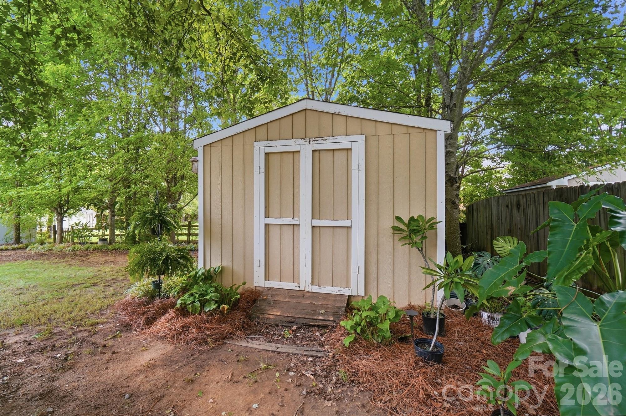 main property photo 40