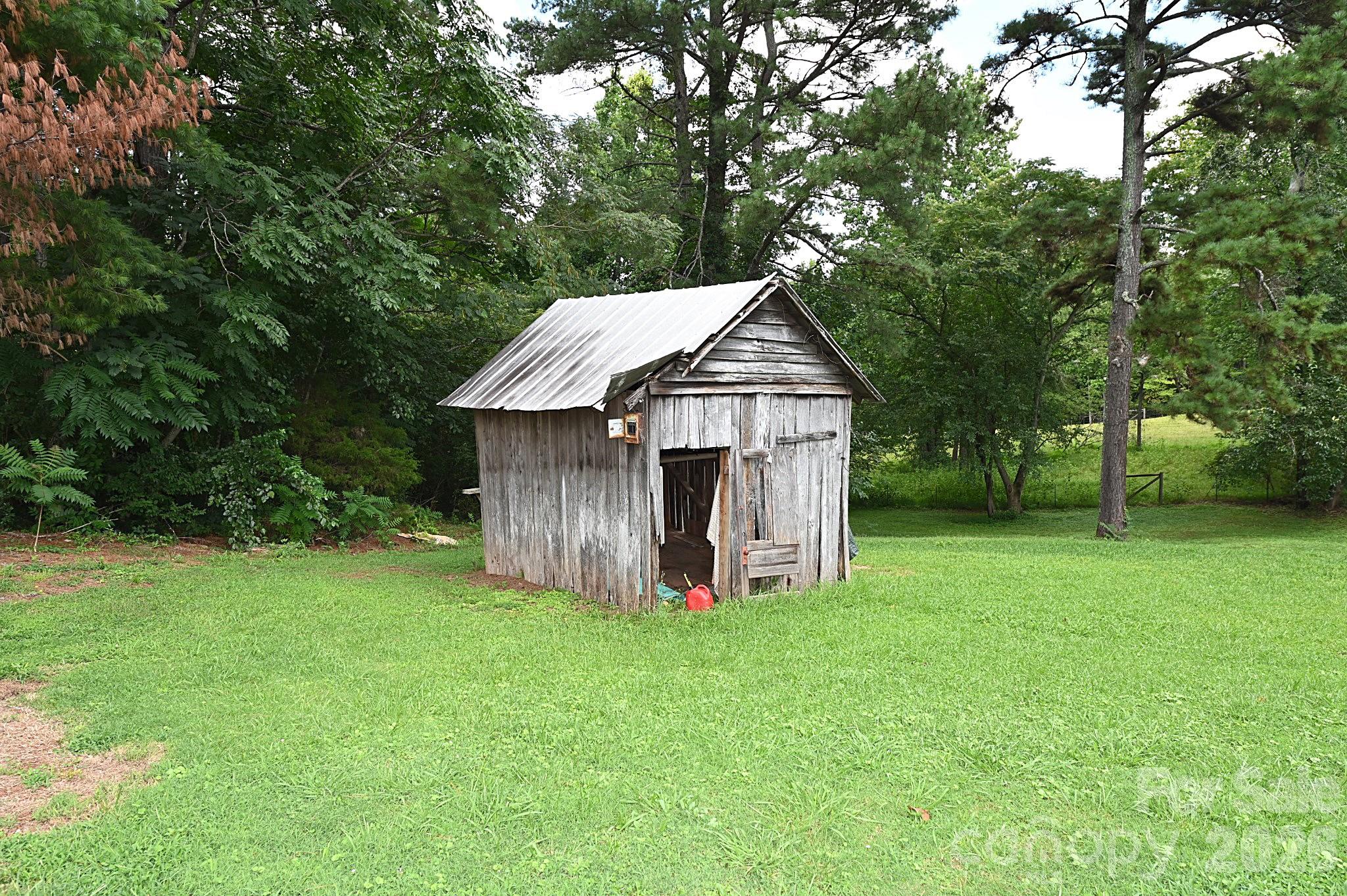 main property photo 41