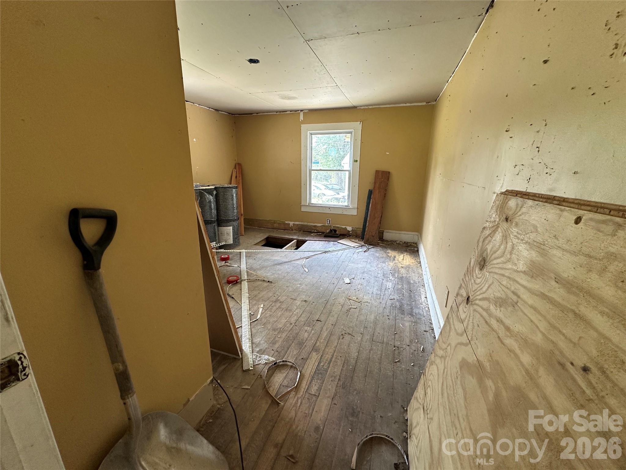 main property photo 12