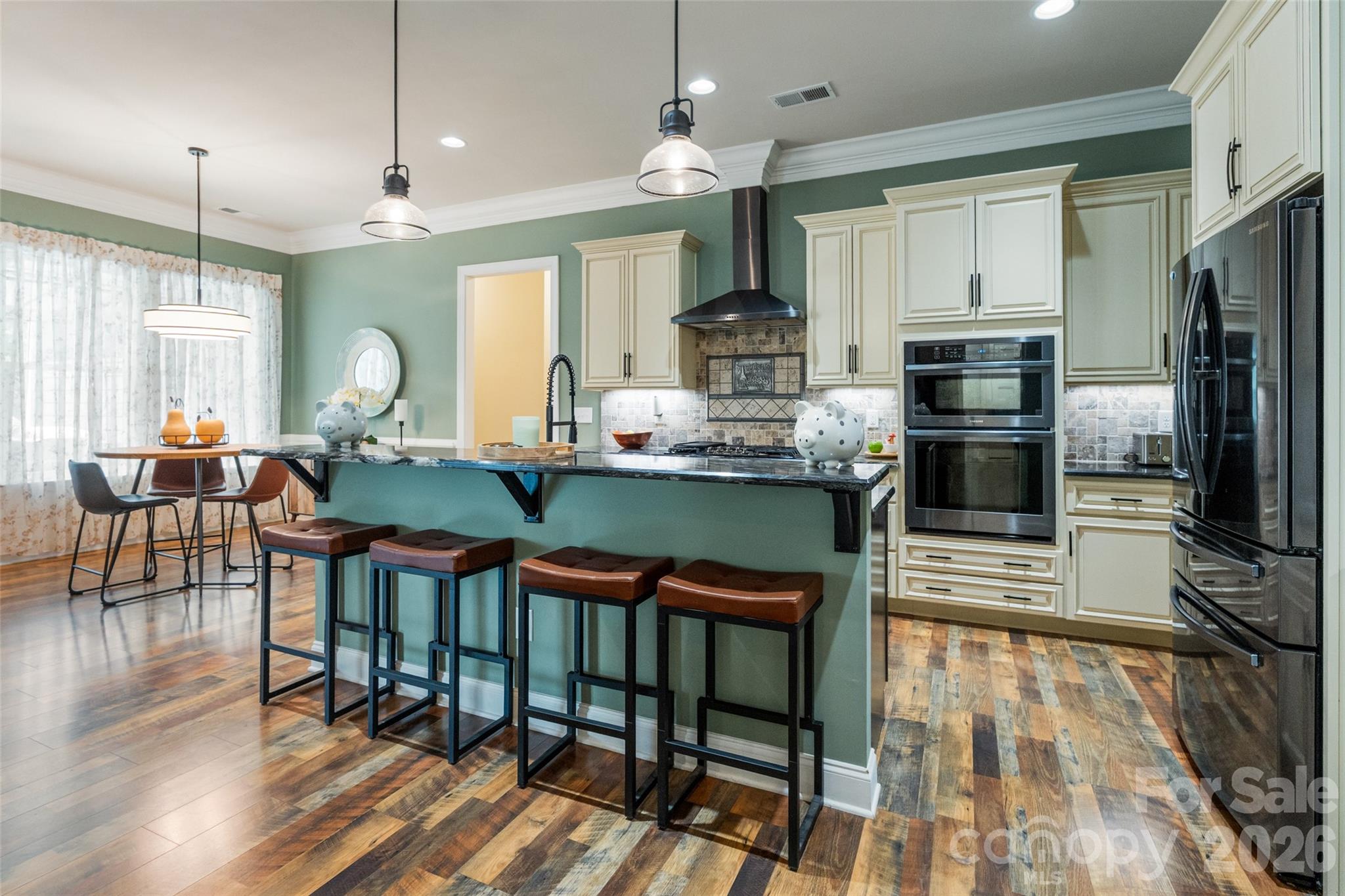 main property photo 10