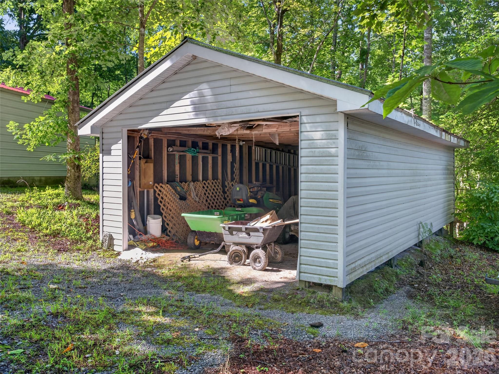 main property photo 24