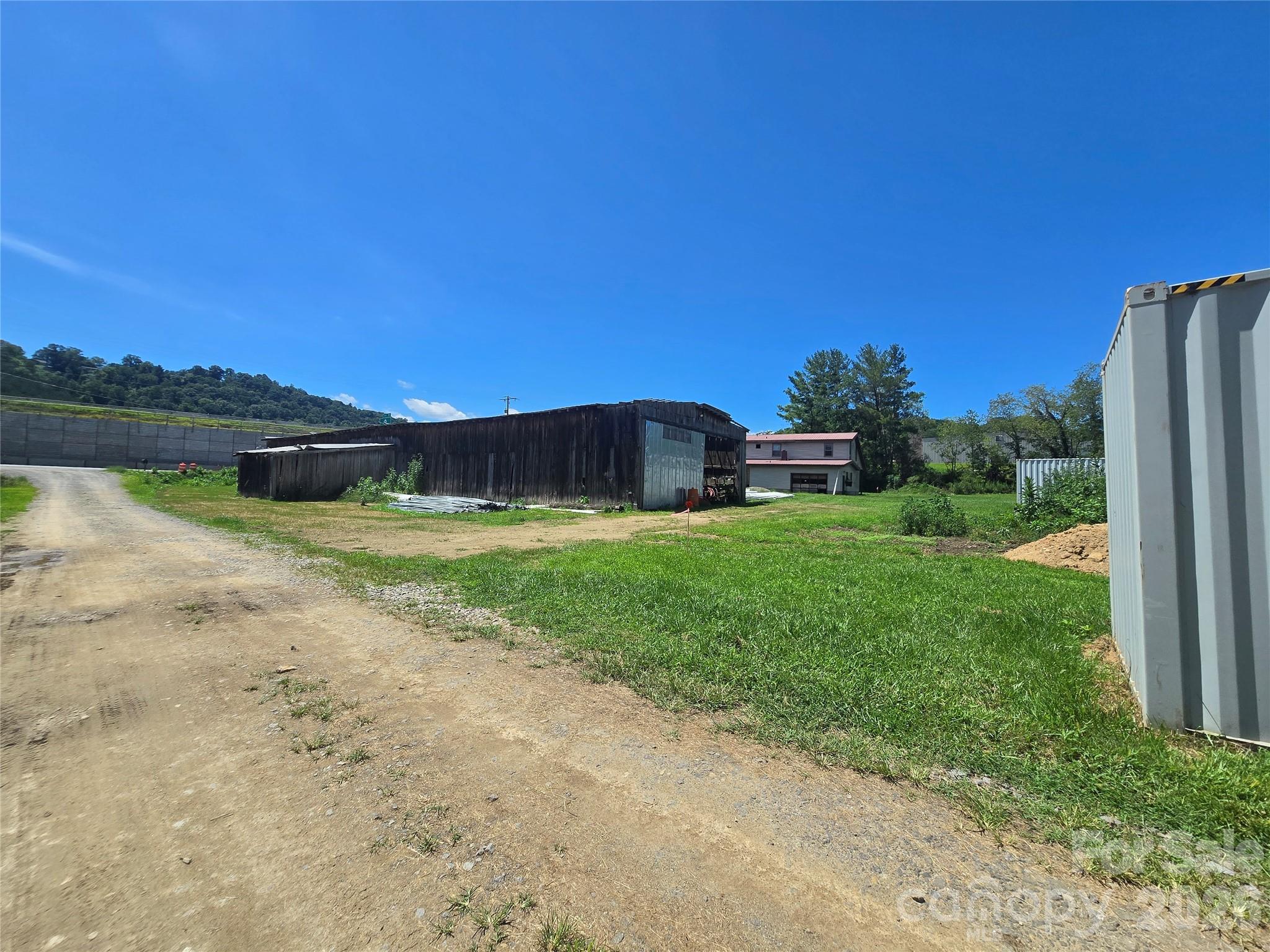main property photo 25