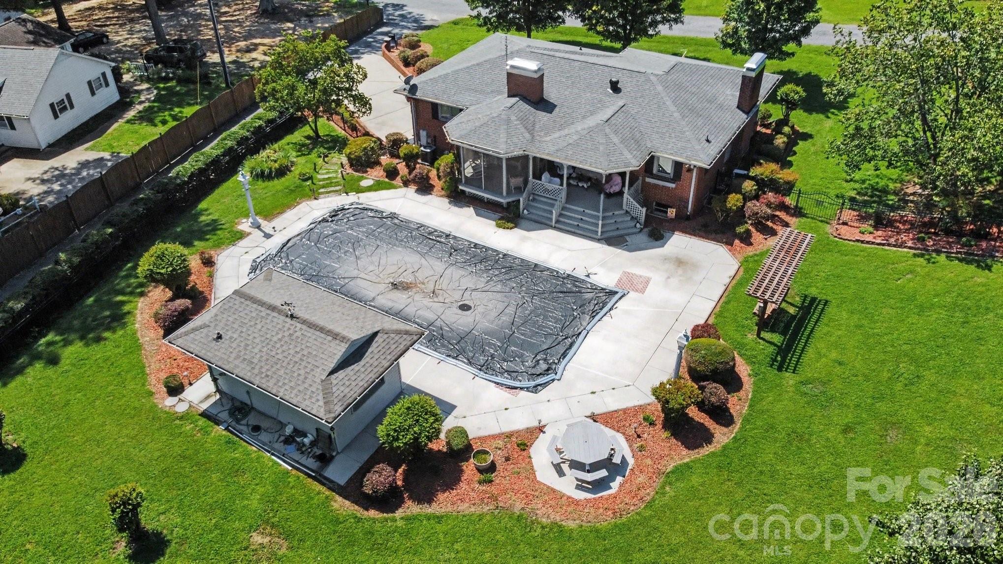 main property photo 33