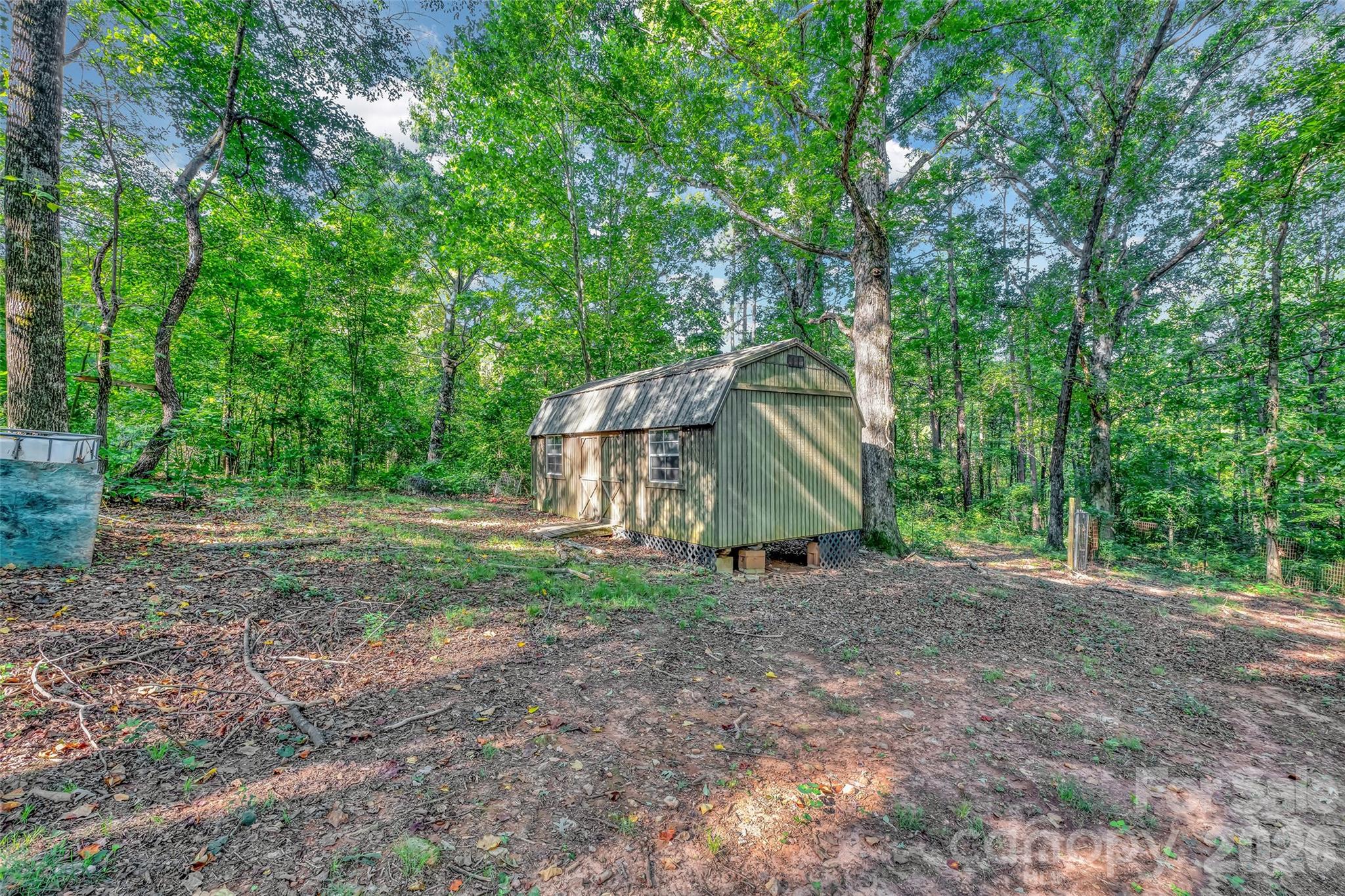 main property photo 28
