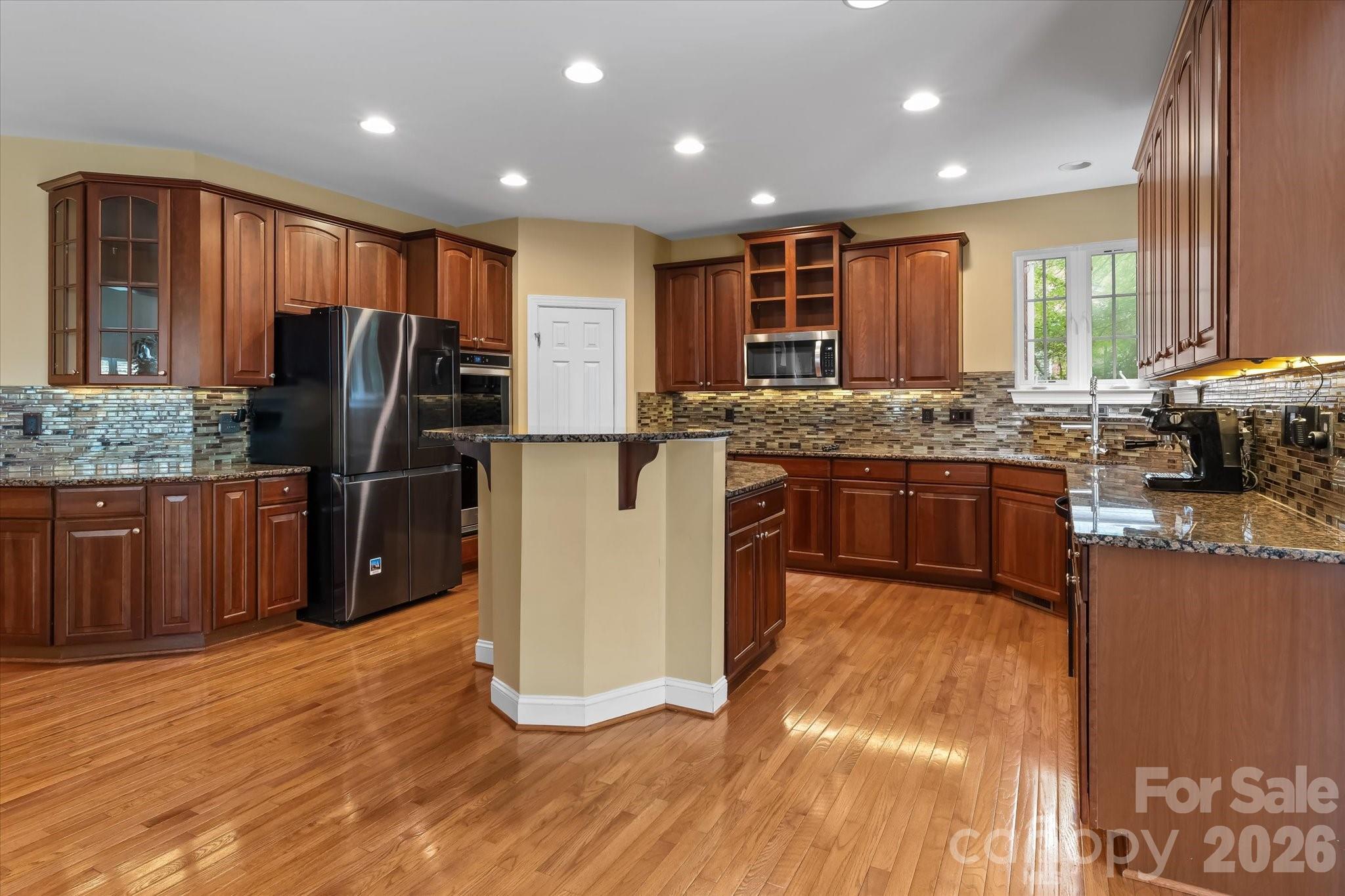 main property photo 10