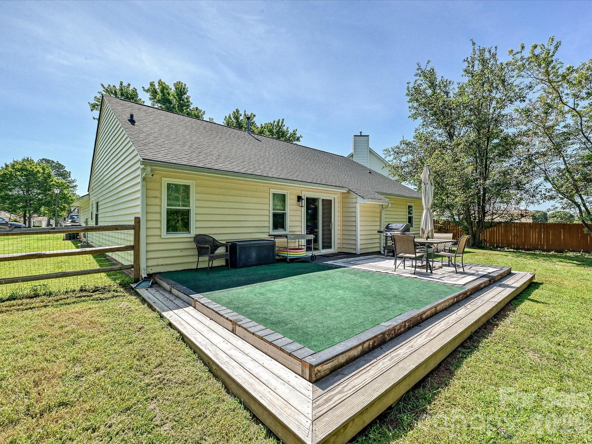 main property photo 28