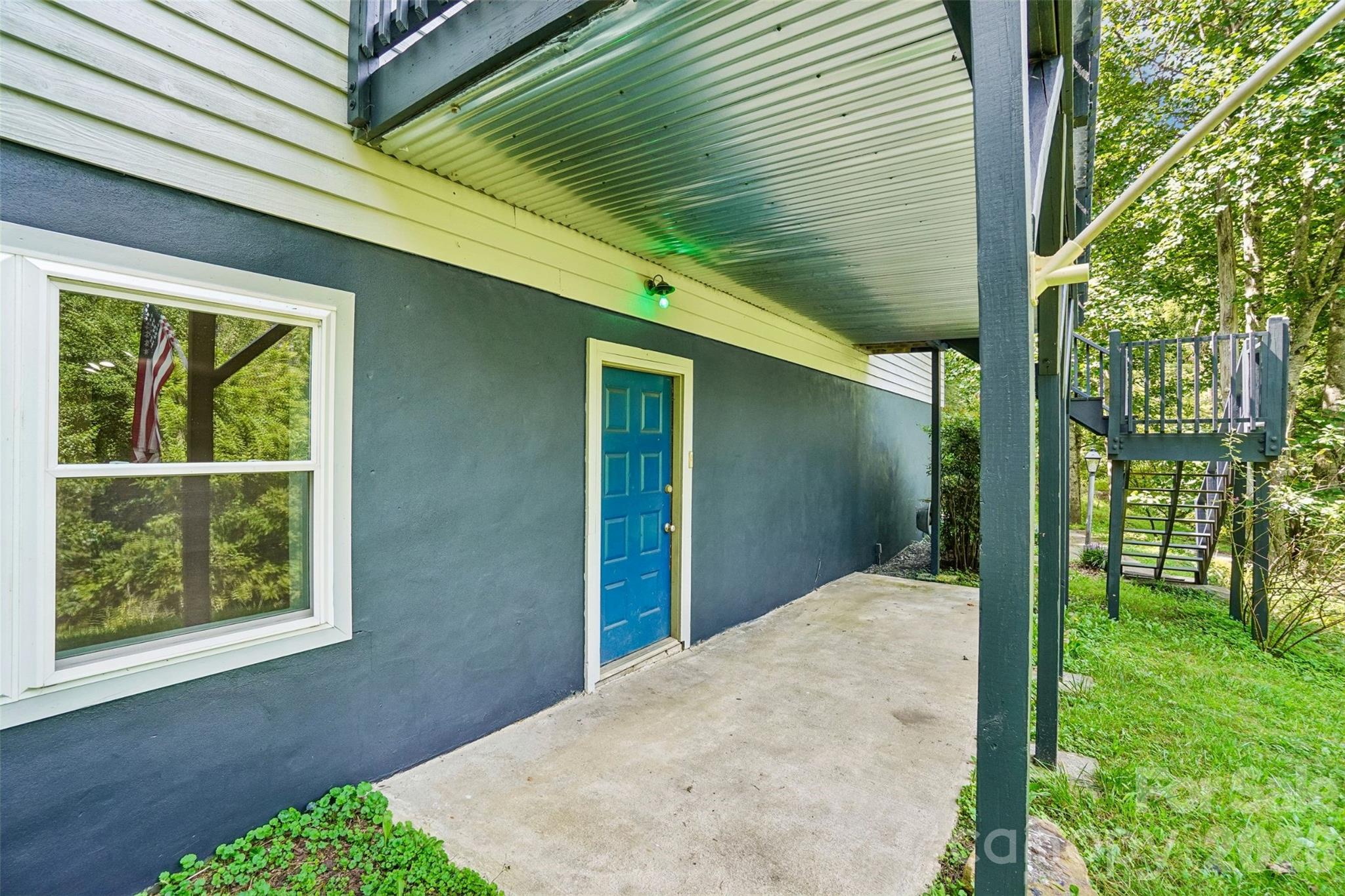 main property photo 30