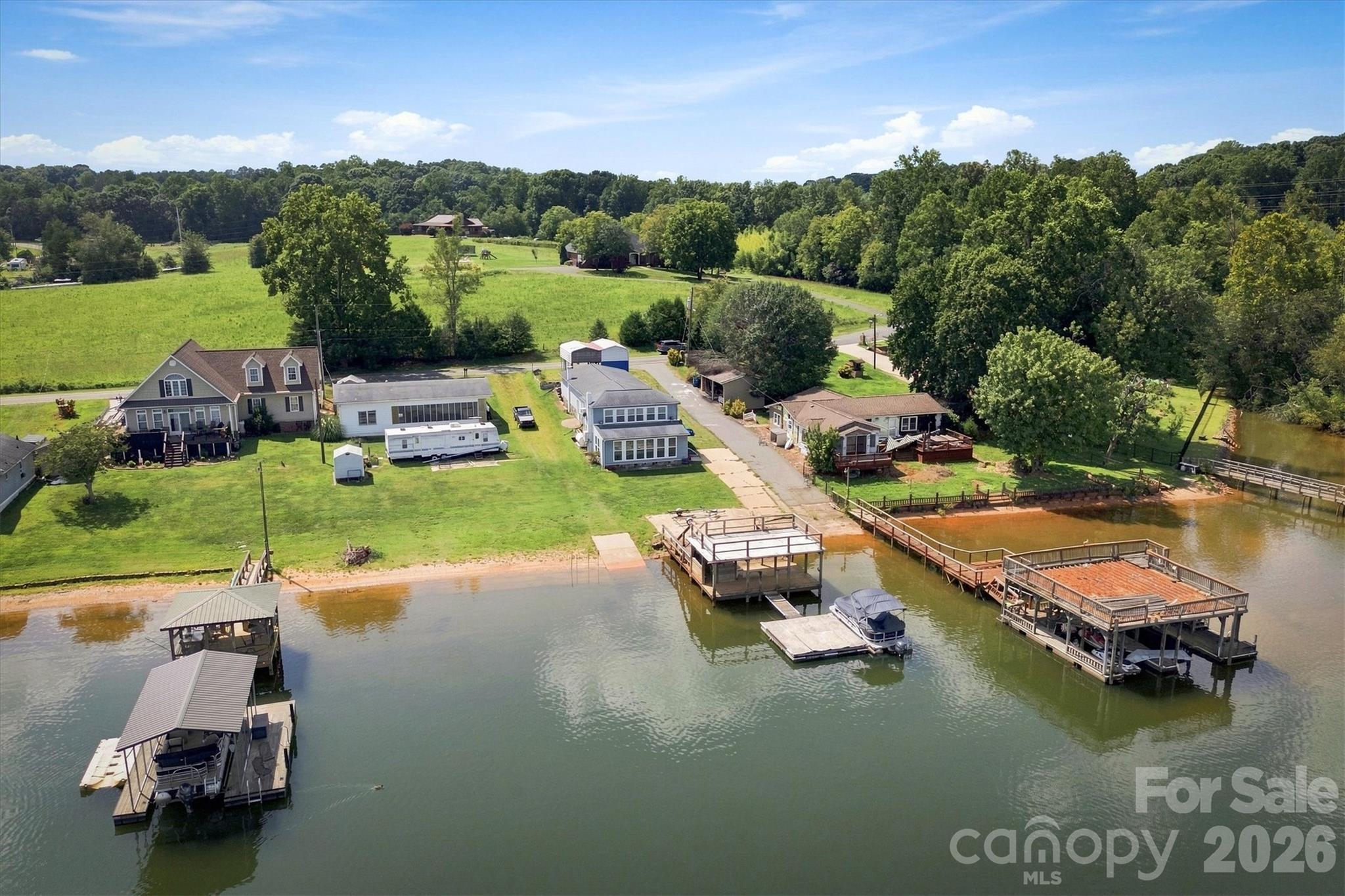 main property photo 28