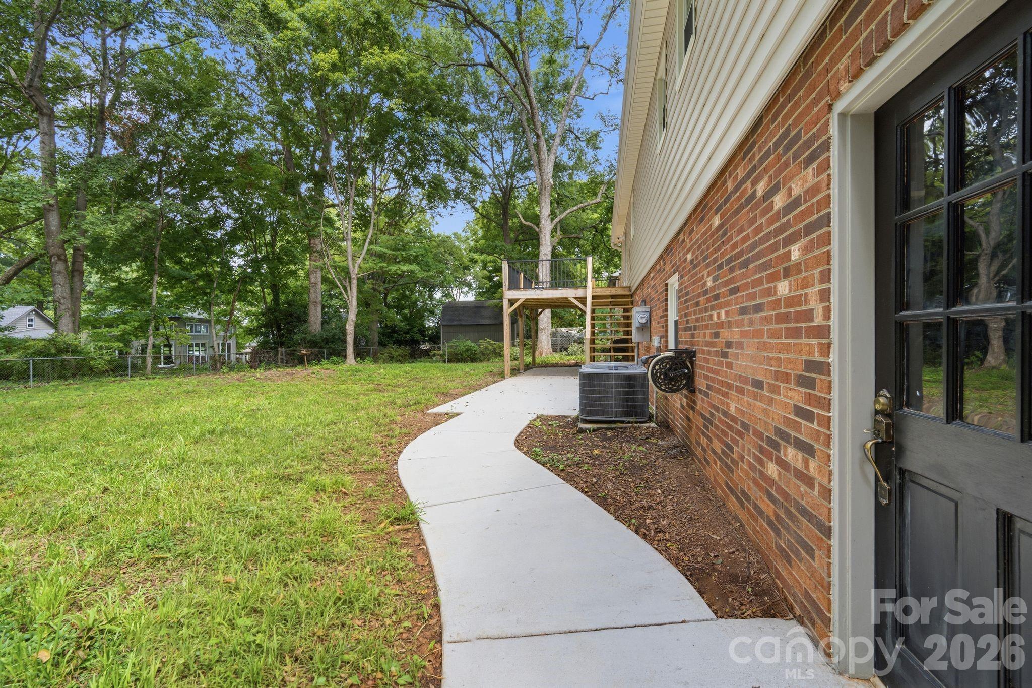 main property photo 28