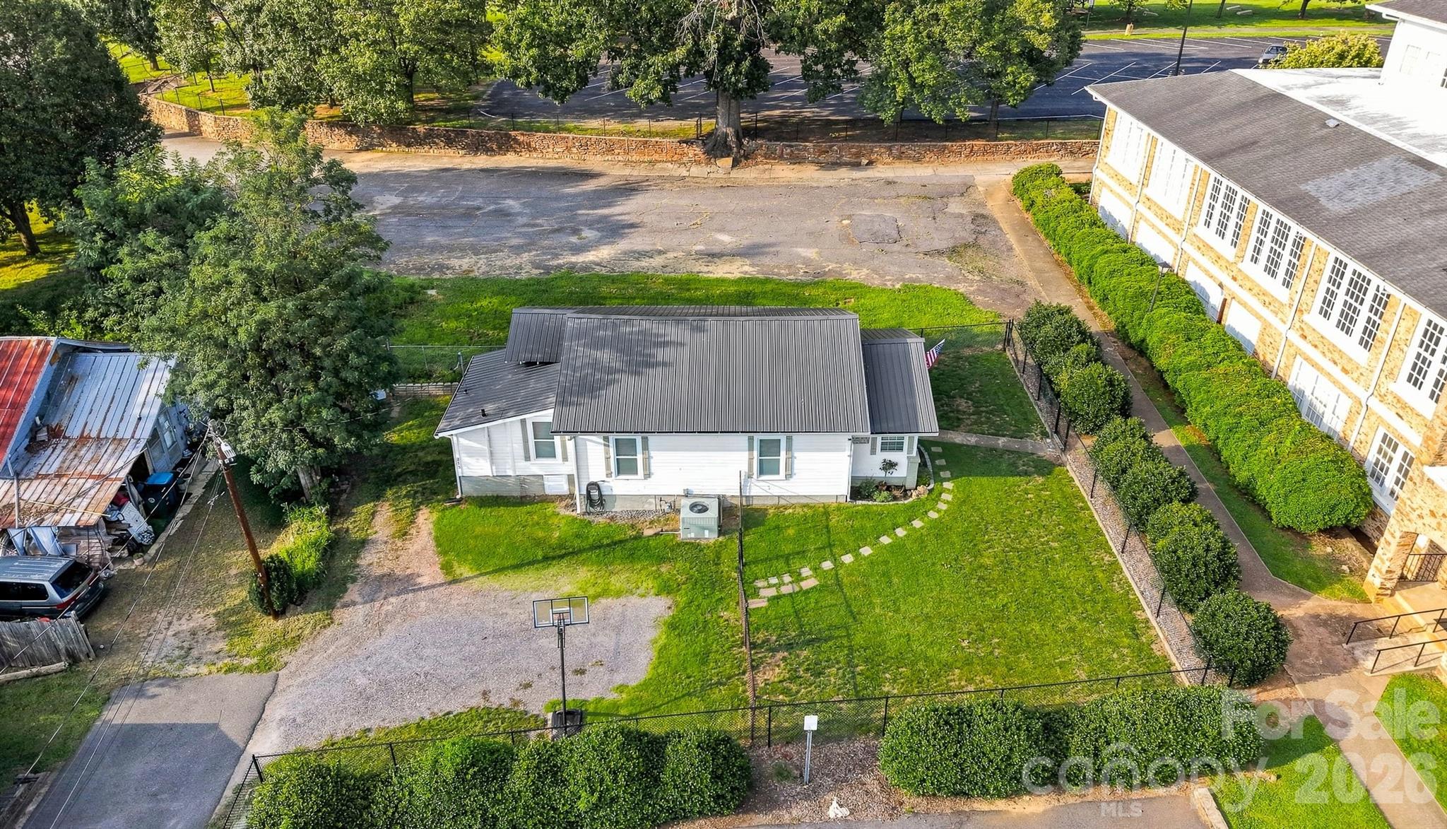 main property photo 27