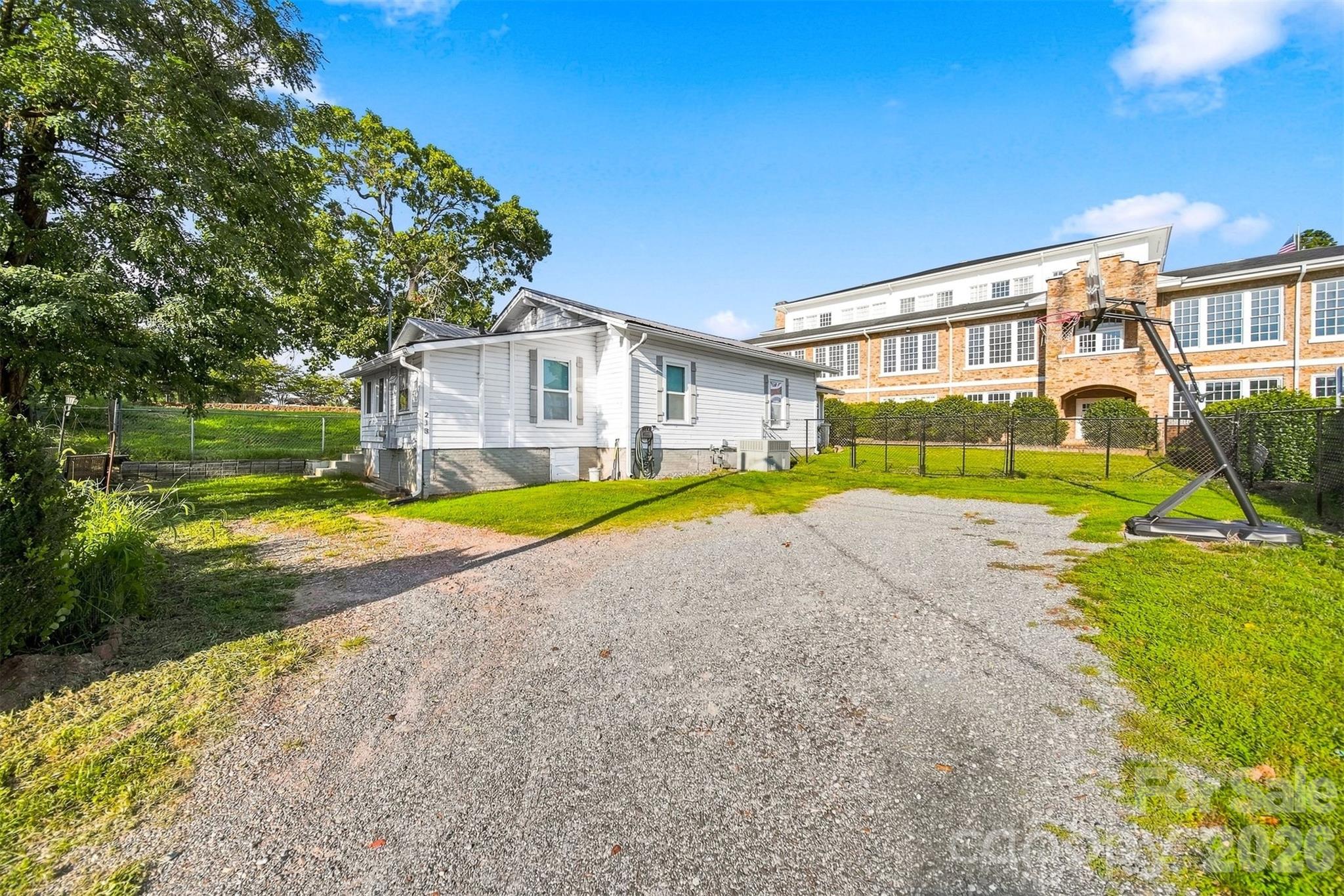 main property photo 14