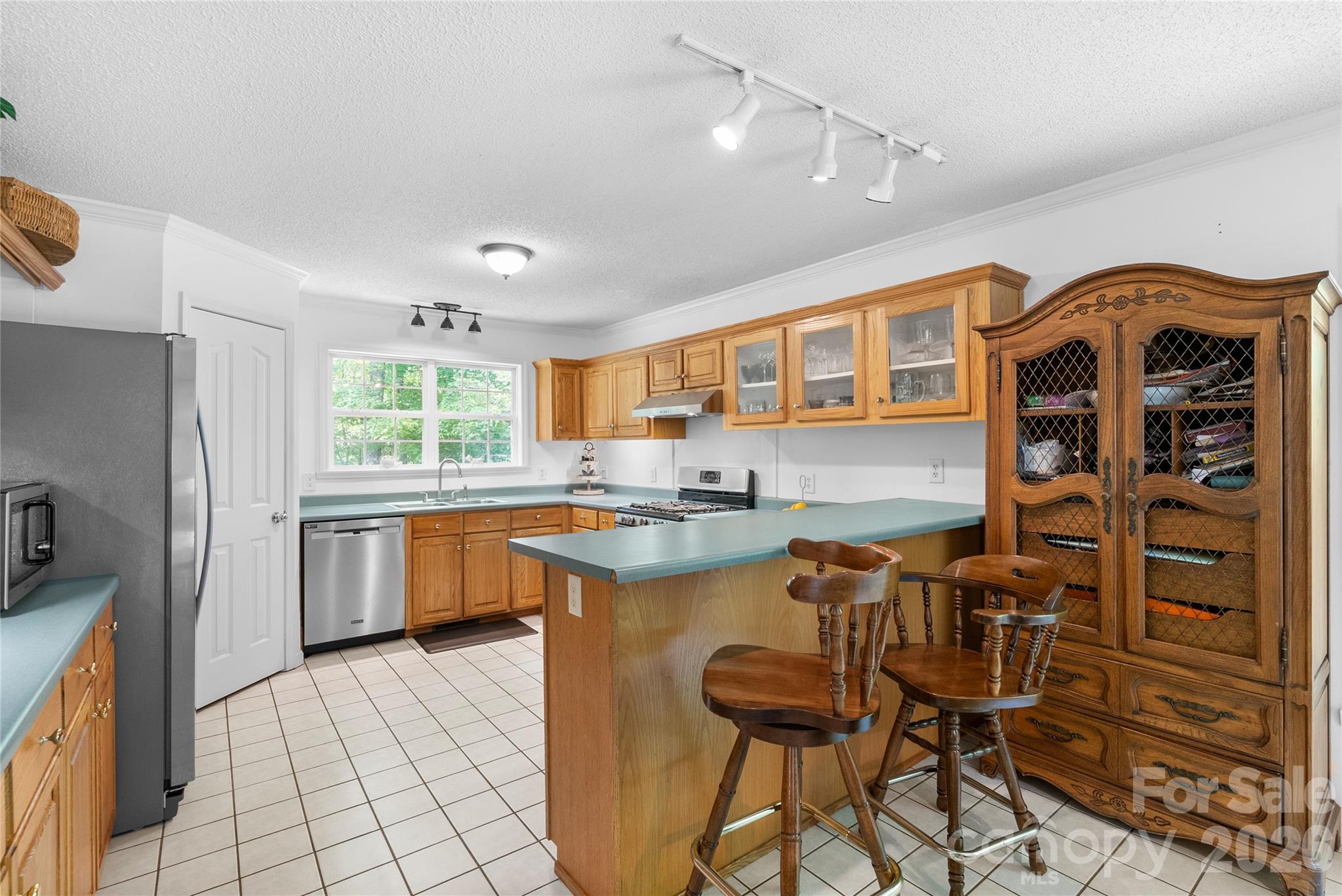 main property photo 9