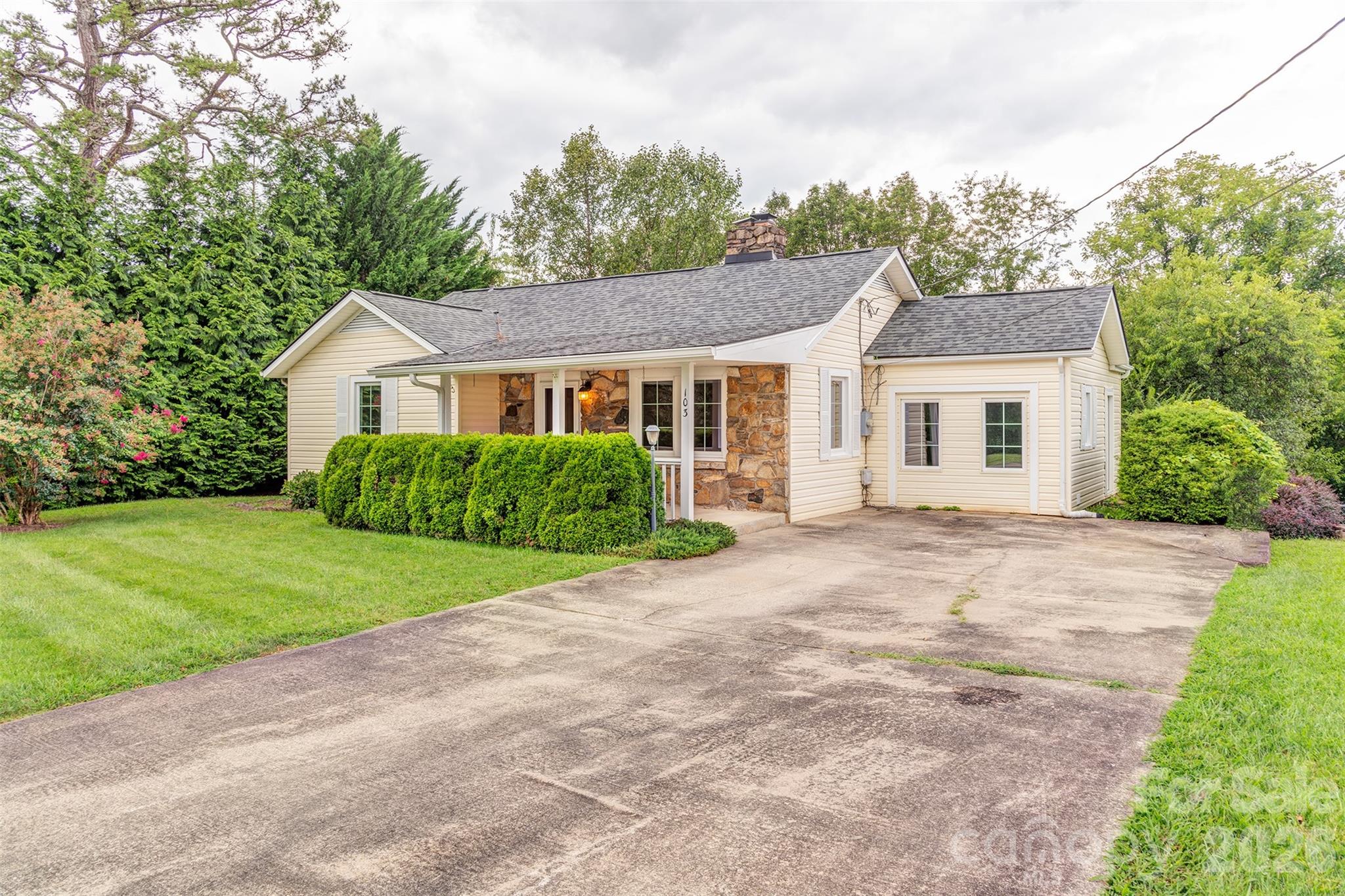 main property photo 28