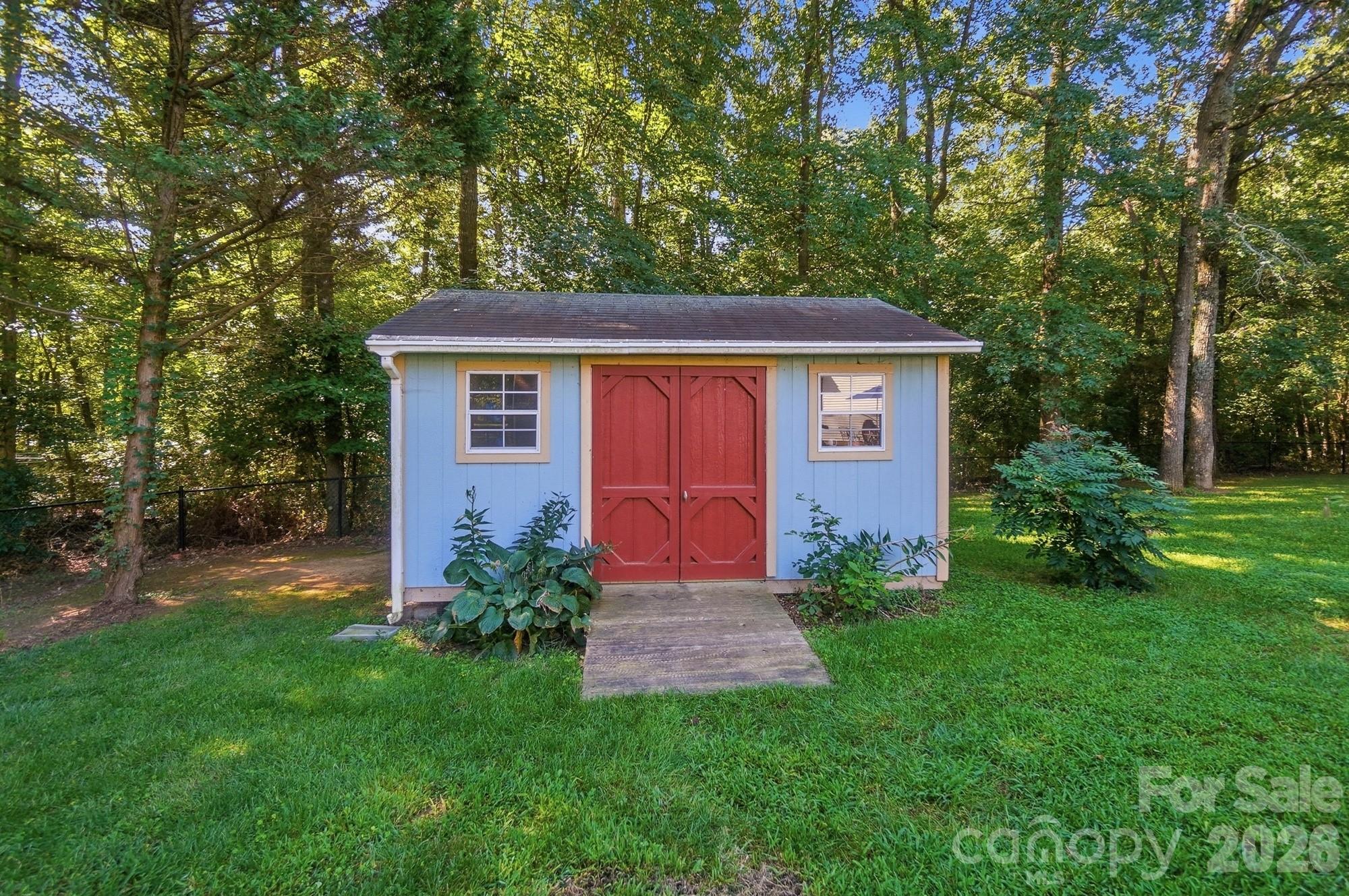 main property photo 28