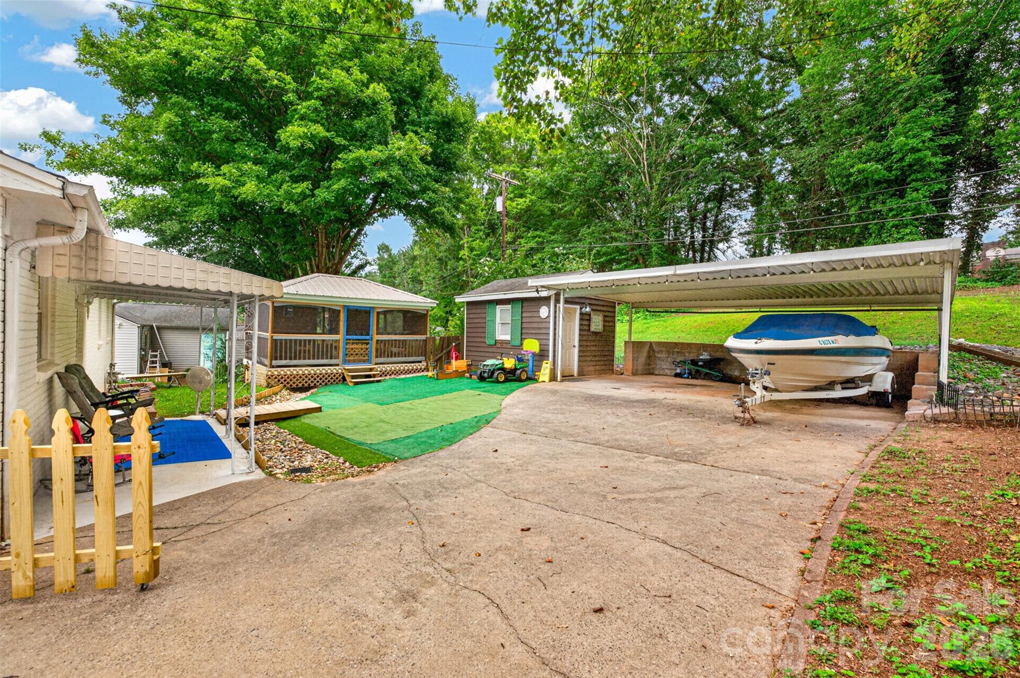 main property photo 17