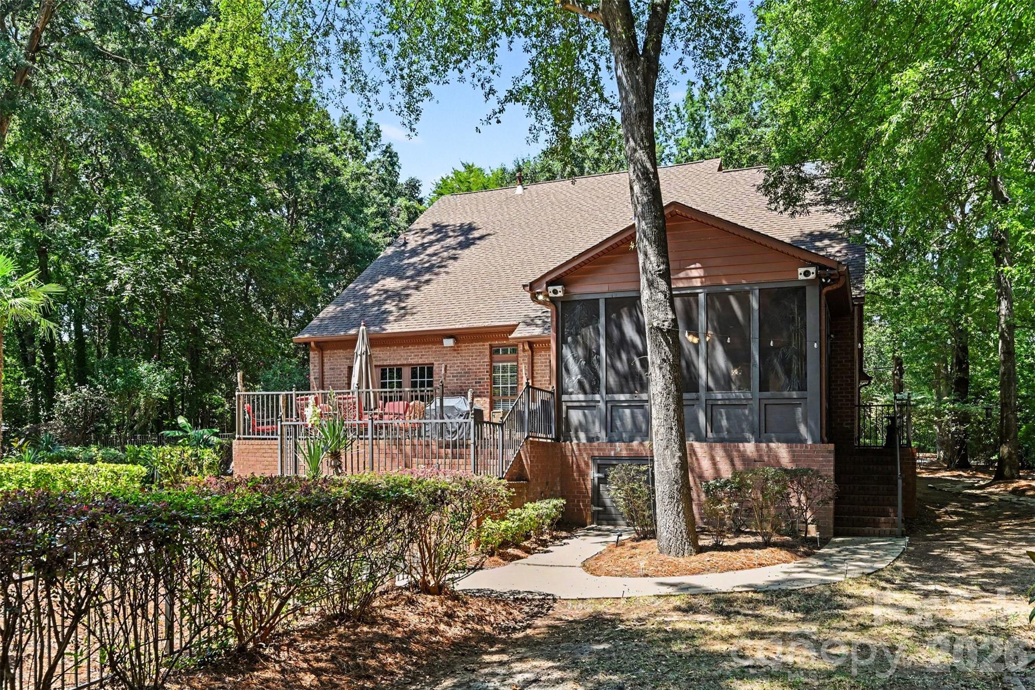 main property photo 25