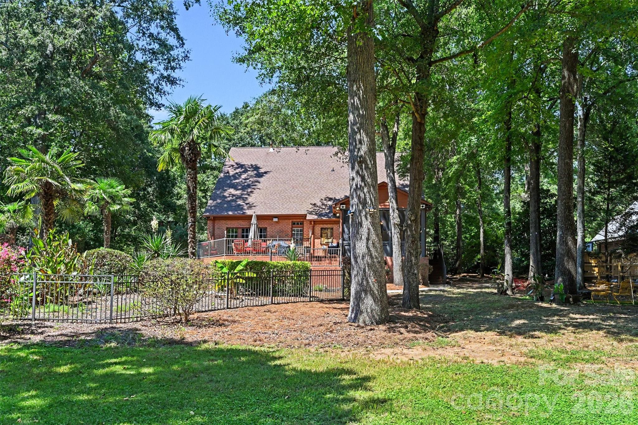 main property photo 28